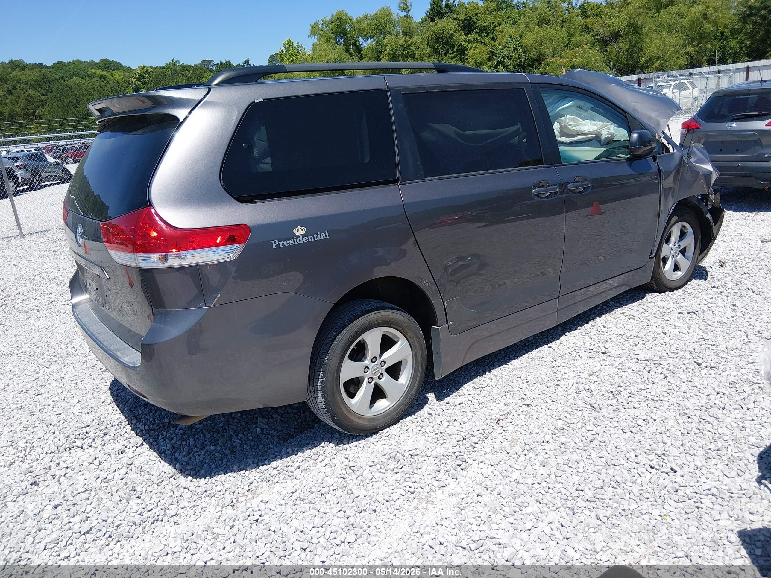 2014 Toyota Sienna Le V6 8 Passenger Серый vin: 5TDKK3DC5ES485331