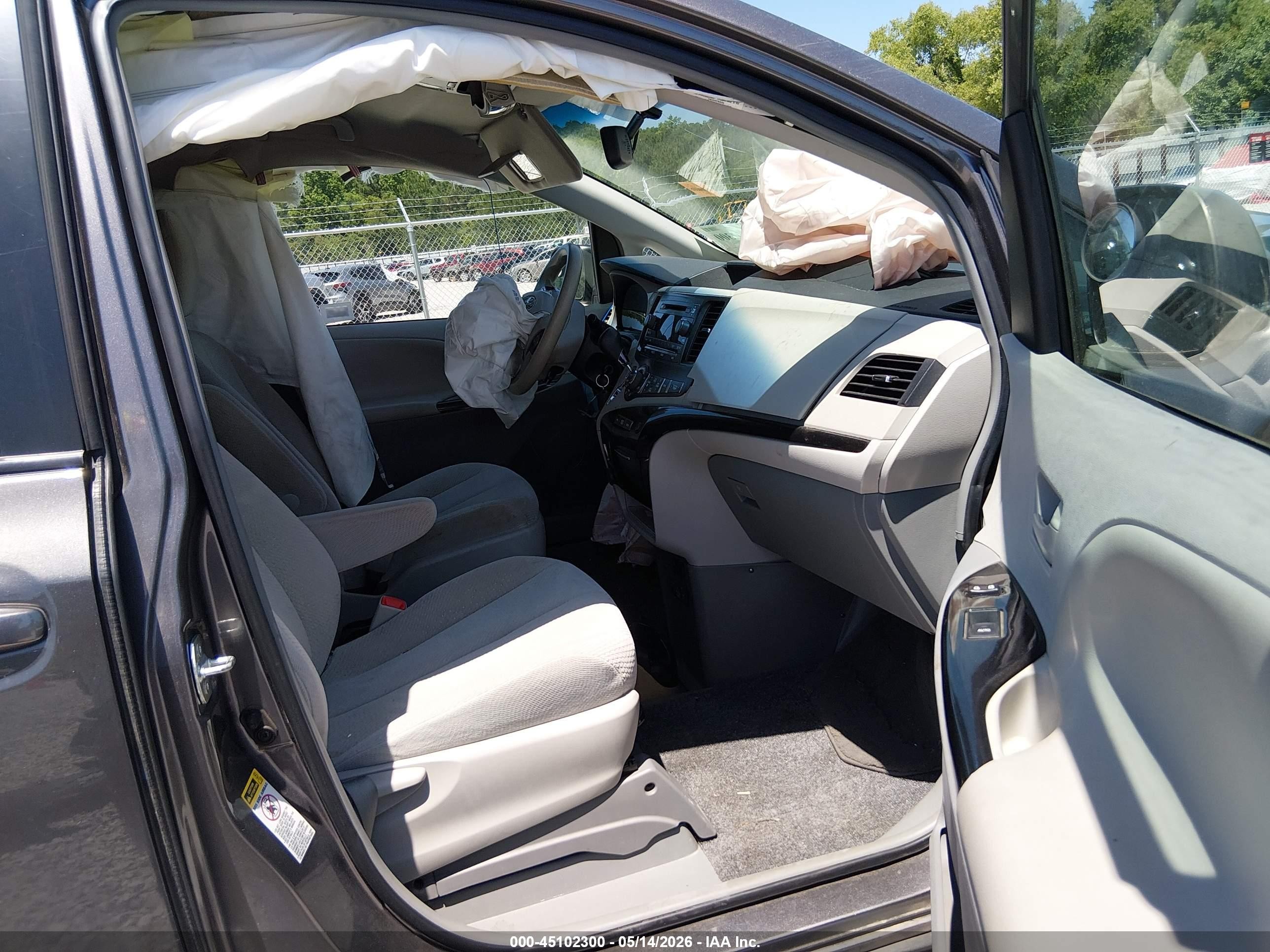 2014 Toyota Sienna Le V6 8 Passenger Серый vin: 5TDKK3DC5ES485331