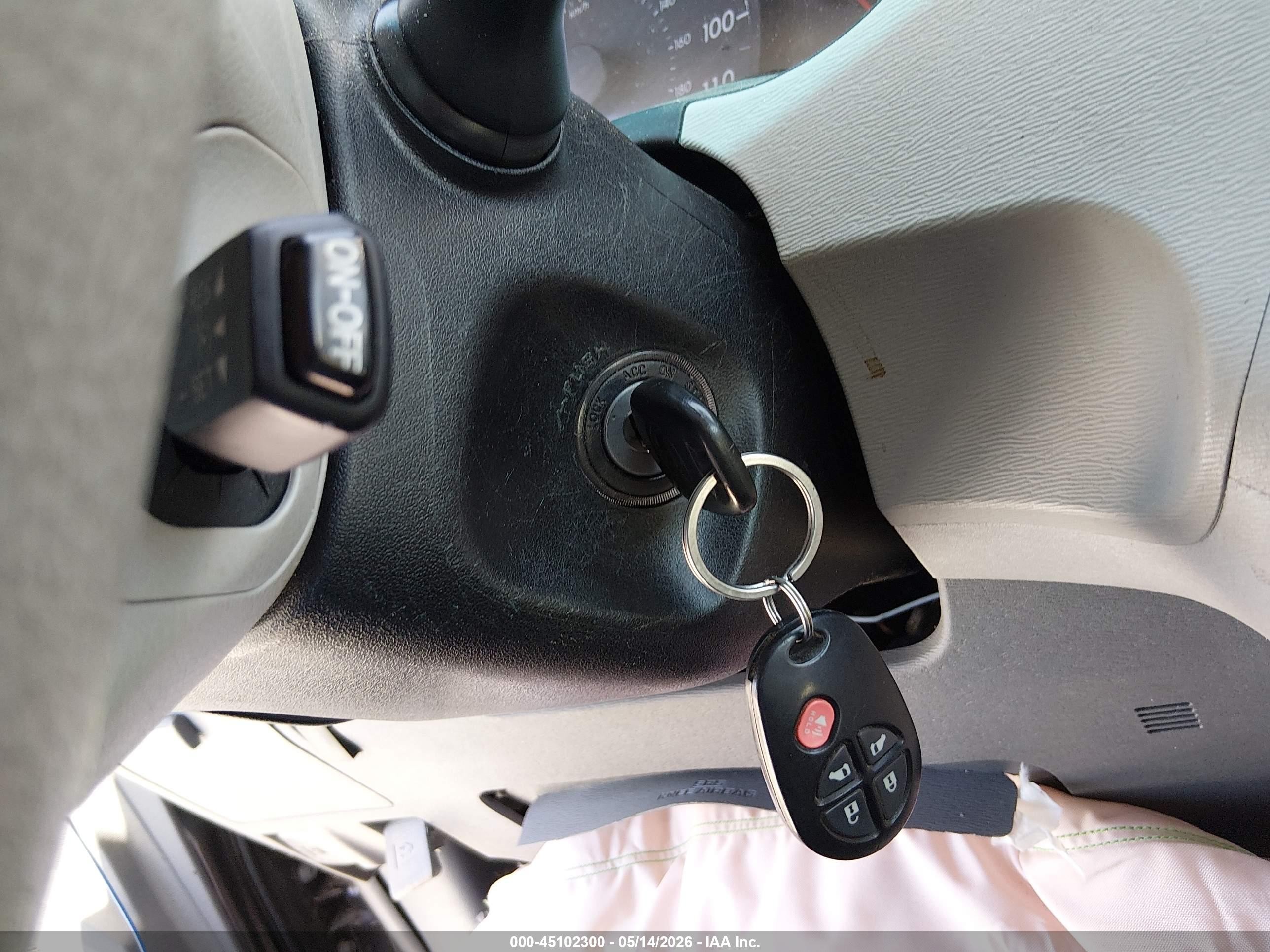 2014 Toyota Sienna Le V6 8 Passenger Серый vin: 5TDKK3DC5ES485331