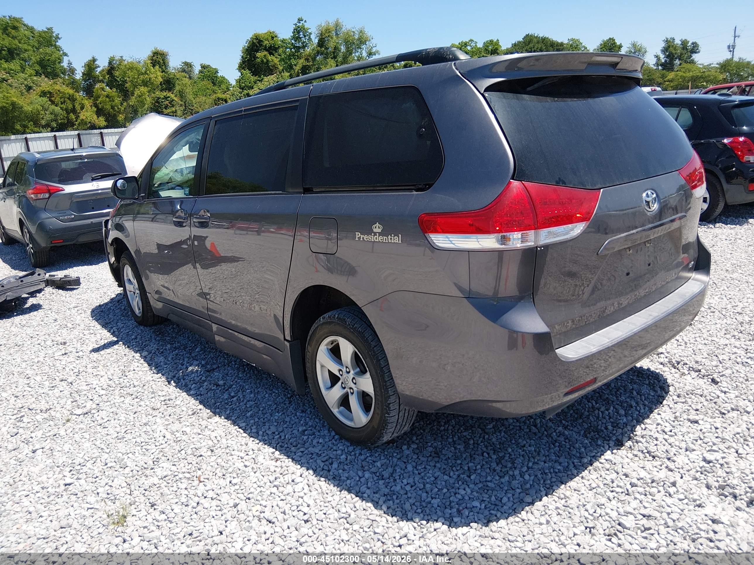 2014 Toyota Sienna Le V6 8 Passenger Серый vin: 5TDKK3DC5ES485331