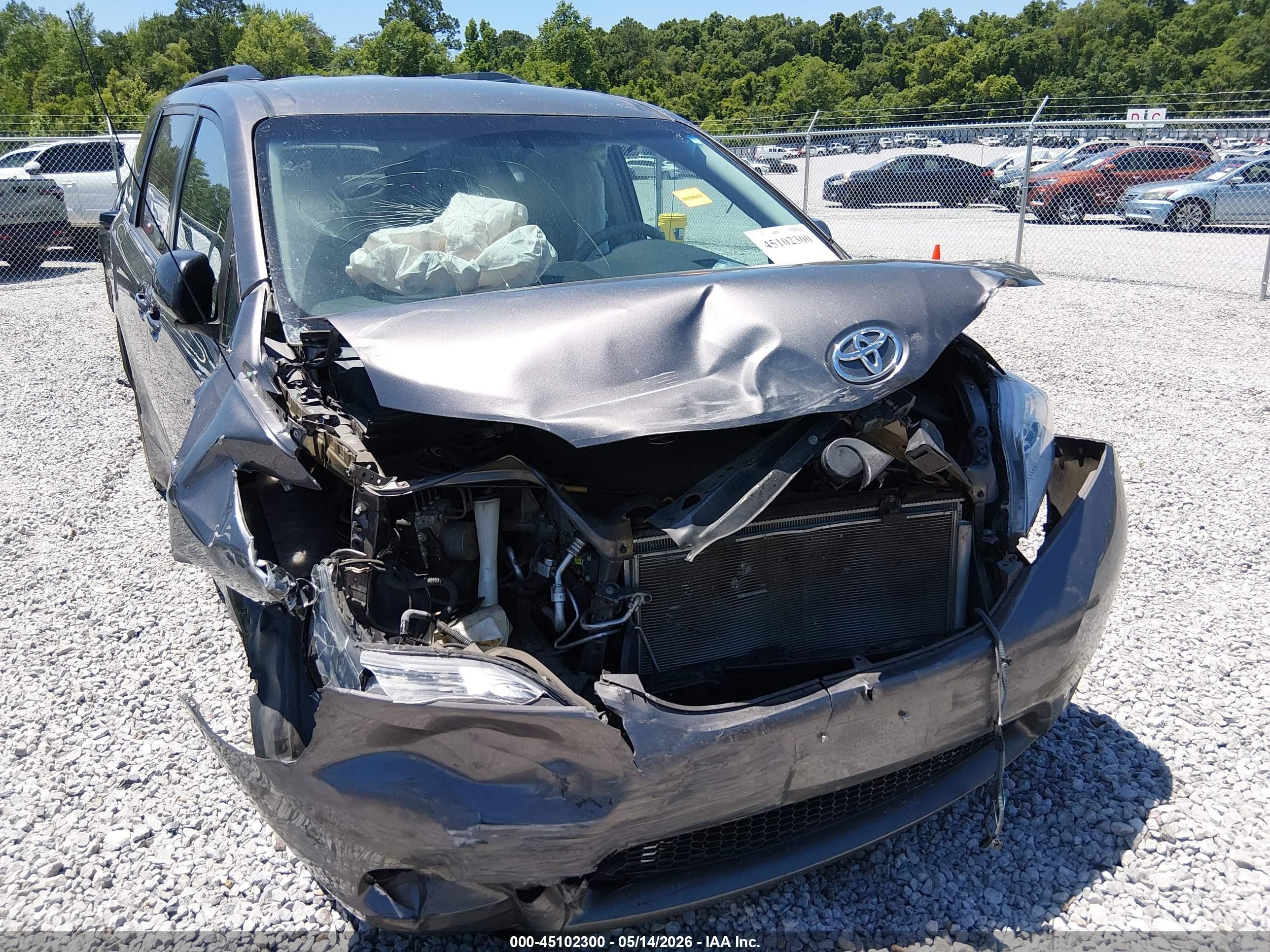 2014 Toyota Sienna Le V6 8 Passenger Серый vin: 5TDKK3DC5ES485331