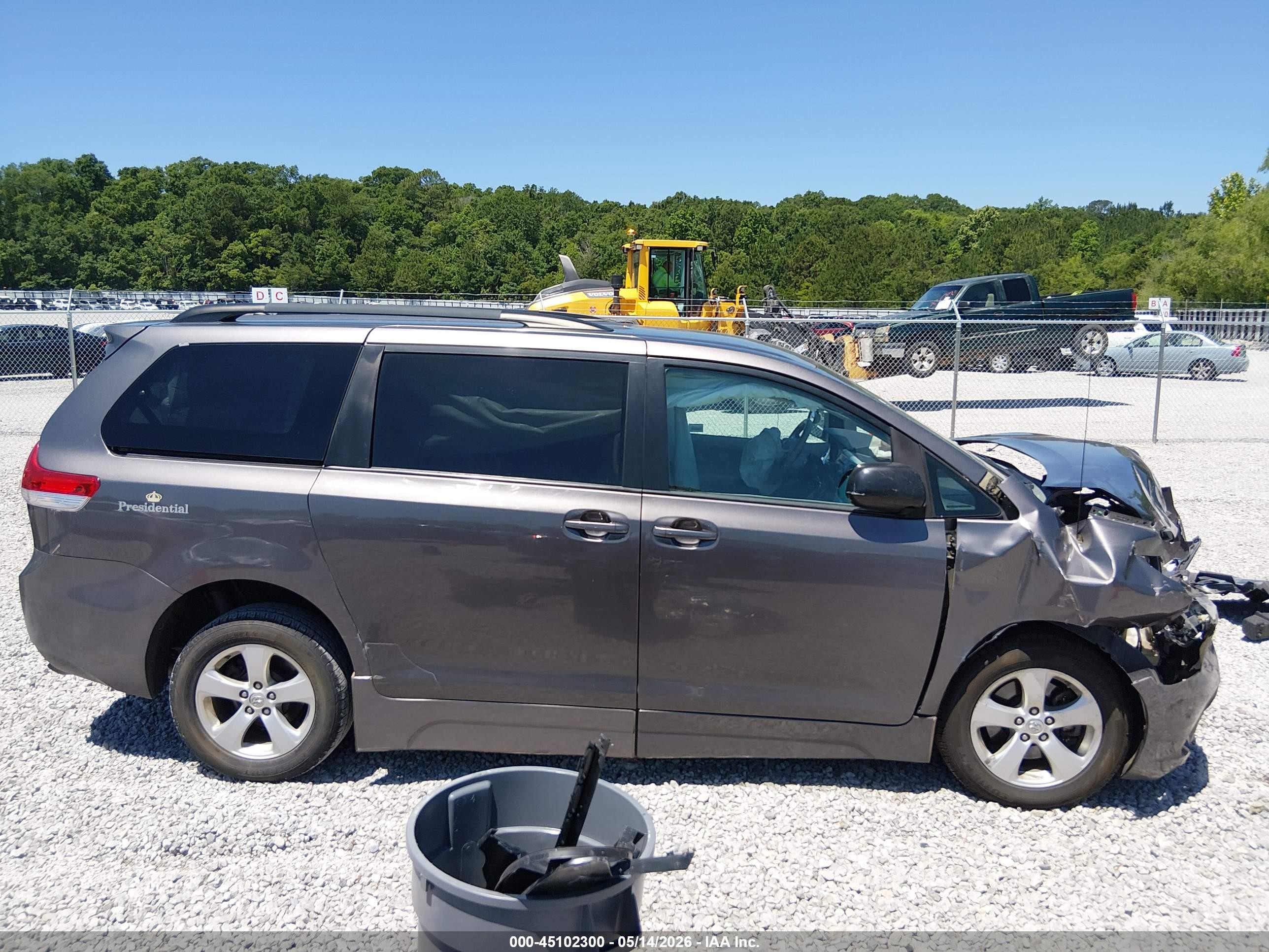 2014 Toyota Sienna Le V6 8 Passenger Серый vin: 5TDKK3DC5ES485331