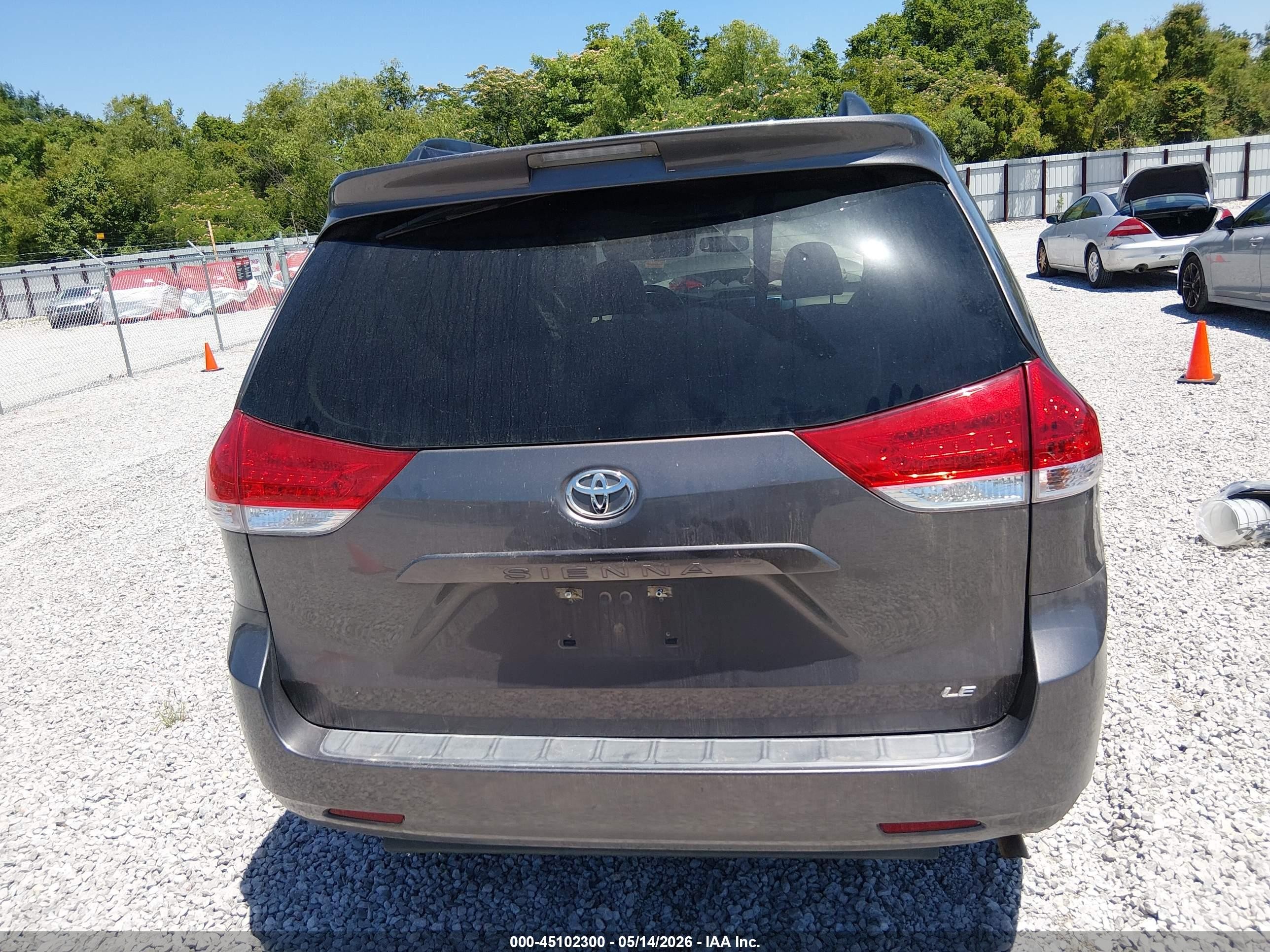 2014 Toyota Sienna Le V6 8 Passenger Серый vin: 5TDKK3DC5ES485331