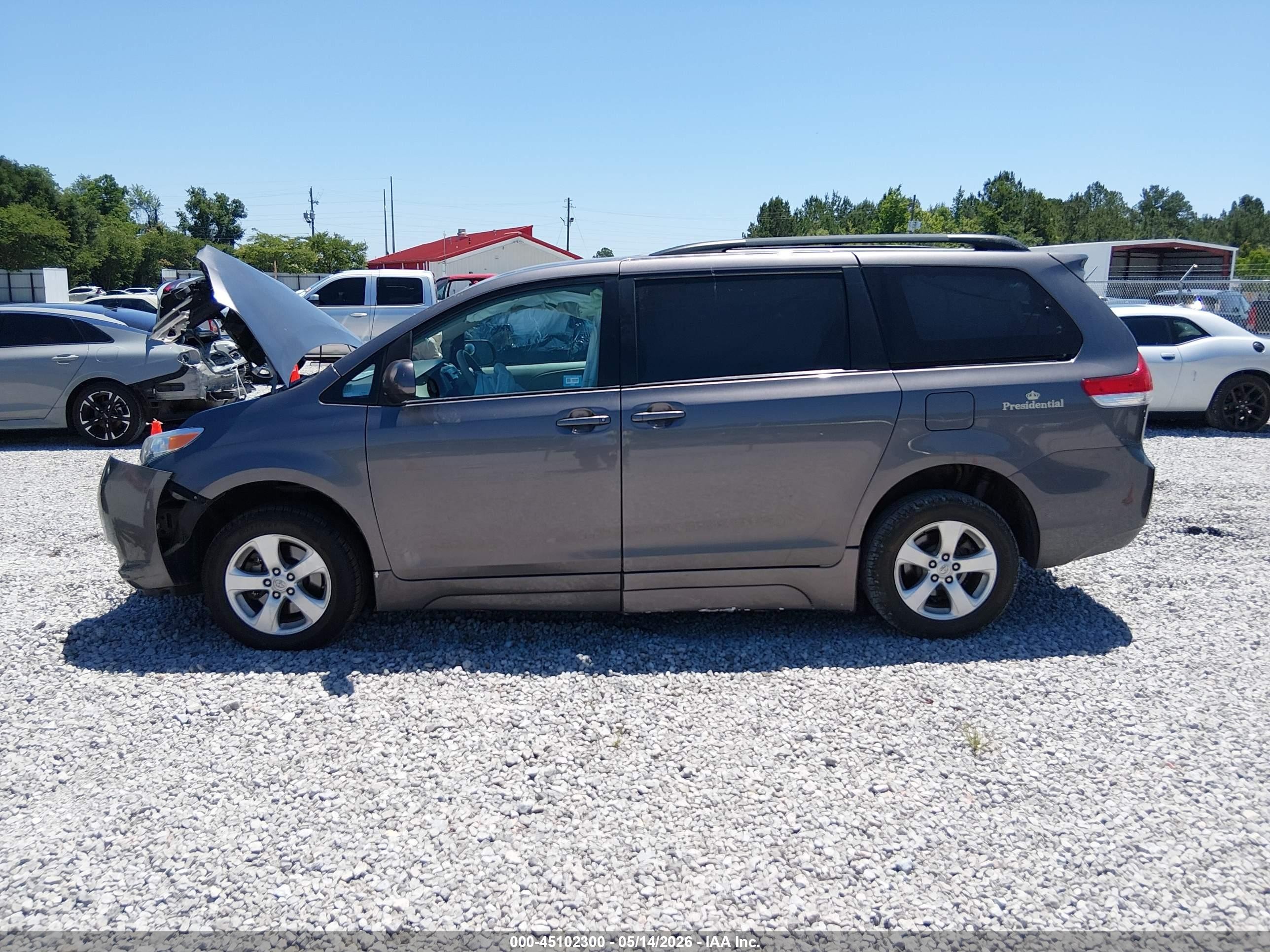 2014 Toyota Sienna Le V6 8 Passenger Серый vin: 5TDKK3DC5ES485331