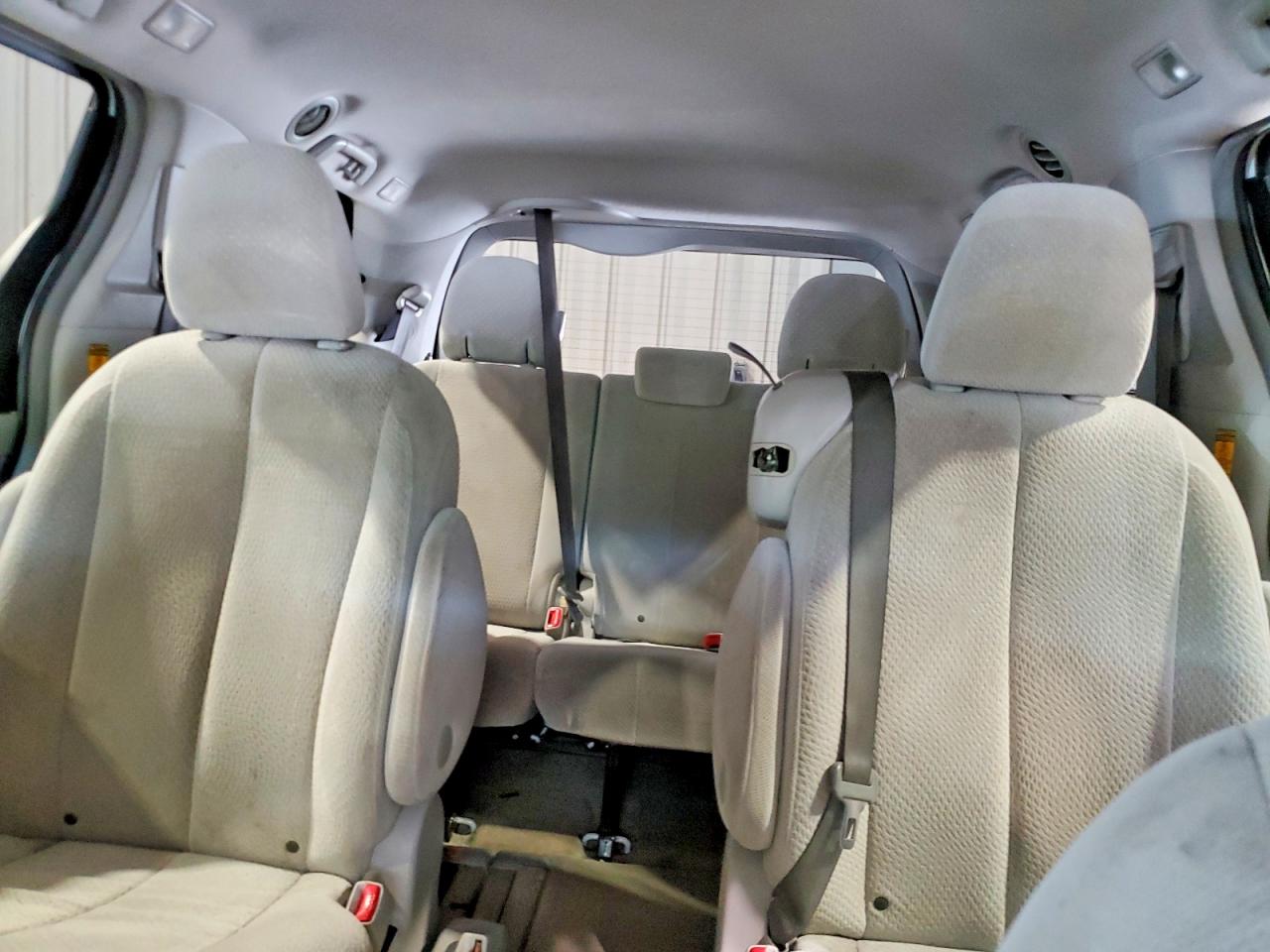 2014 Toyota Sienna Le White vin: 5TDKK3DC5ES492411