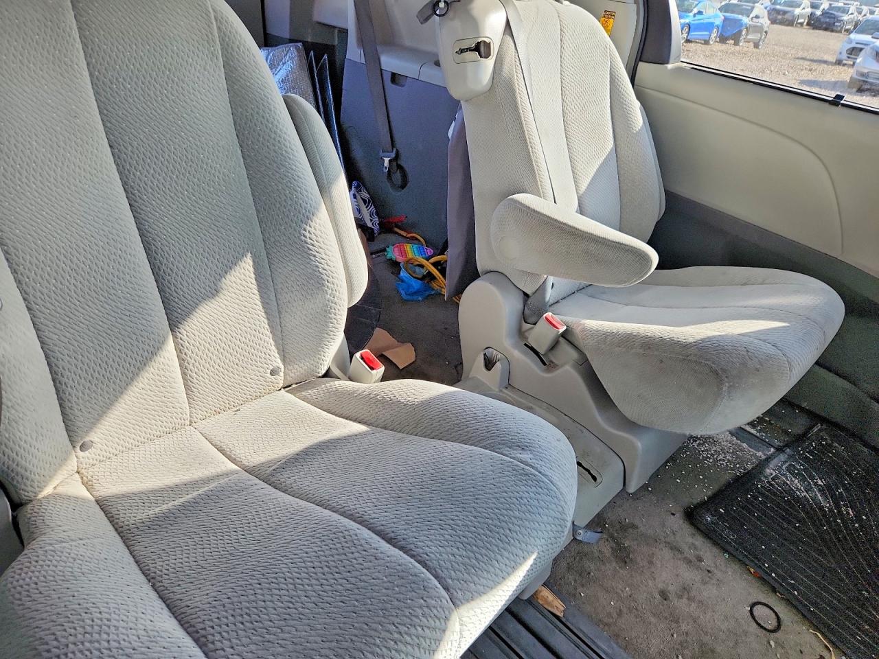 2014 Toyota Sienna Le Gray vin: 5TDKK3DC5ES494319