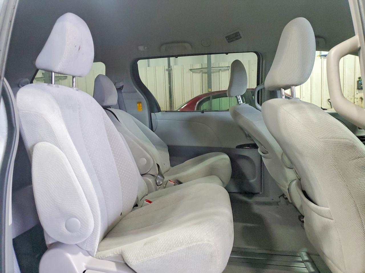 2014 Toyota Sienna Le White vin: 5TDKK3DC5ES519624