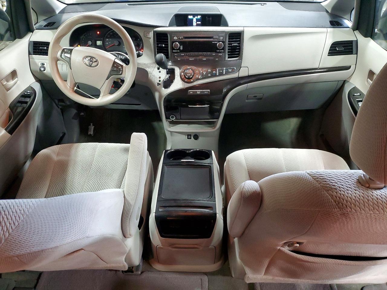 2014 Toyota Sienna Le White vin: 5TDKK3DC5ES519624