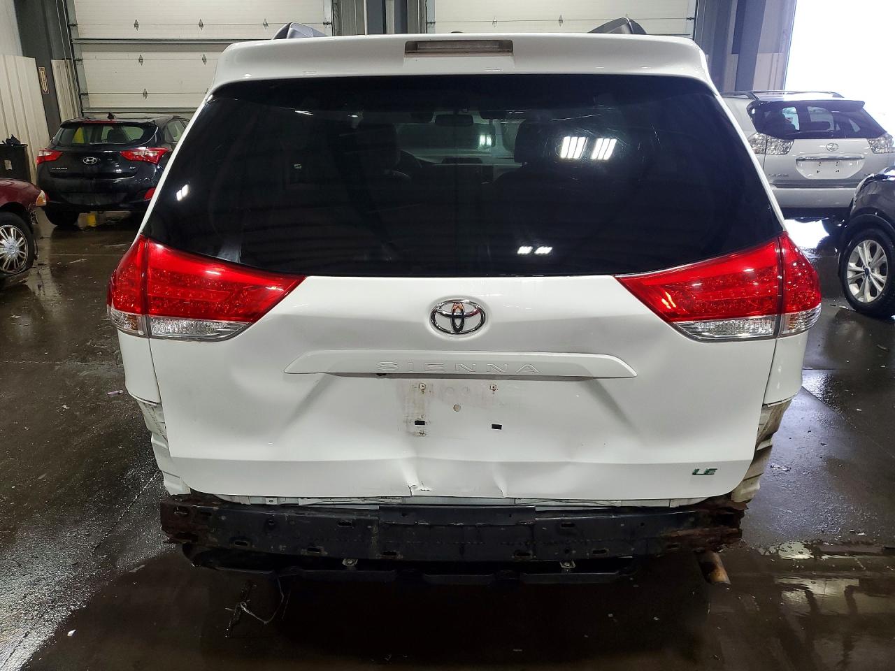 2014 Toyota Sienna Le White vin: 5TDKK3DC5ES519624