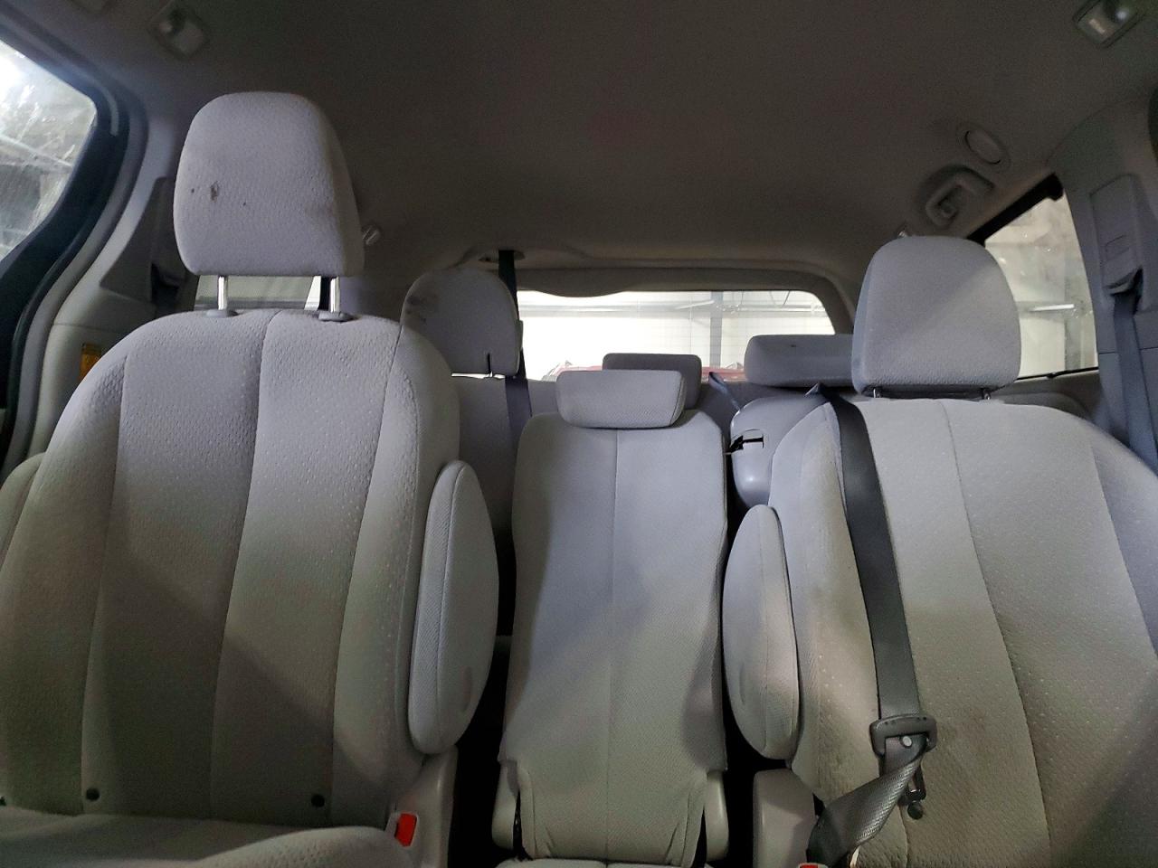 2014 Toyota Sienna Le White vin: 5TDKK3DC5ES519624