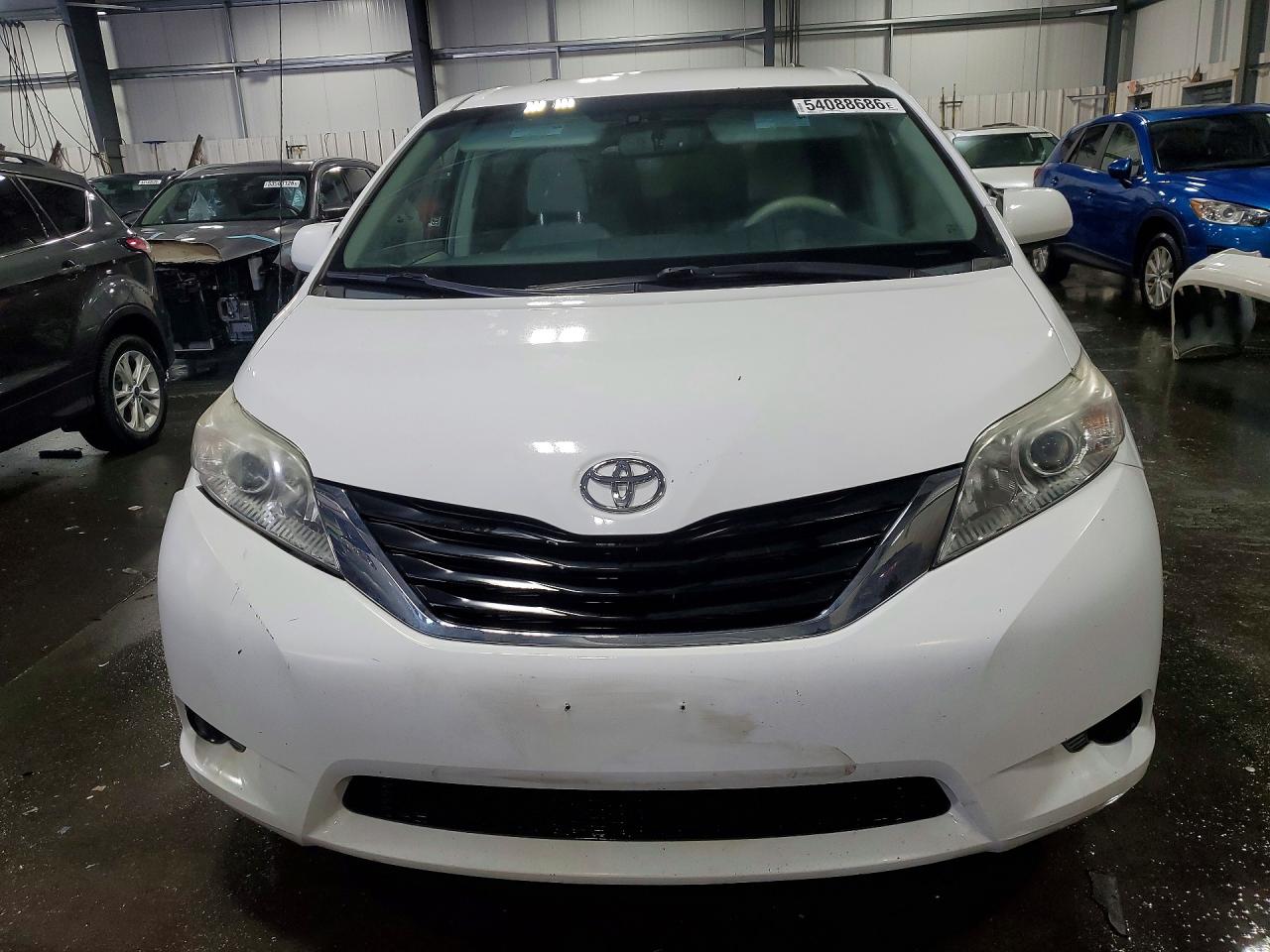 2014 Toyota Sienna Le White vin: 5TDKK3DC5ES519624