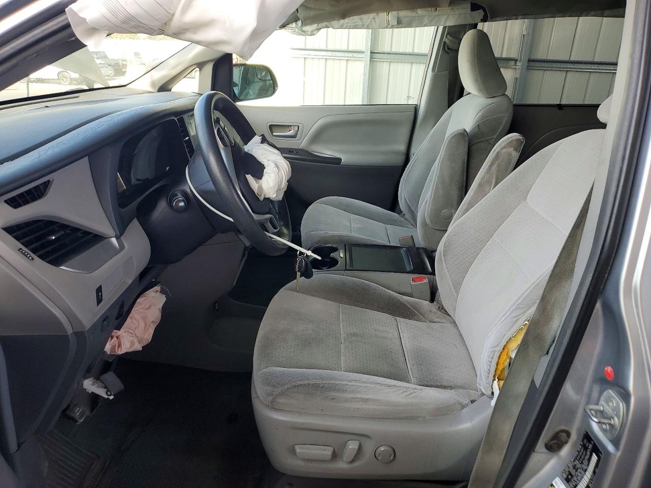 2015 Toyota Sienna Le Silver vin: 5TDKK3DC5FS559851