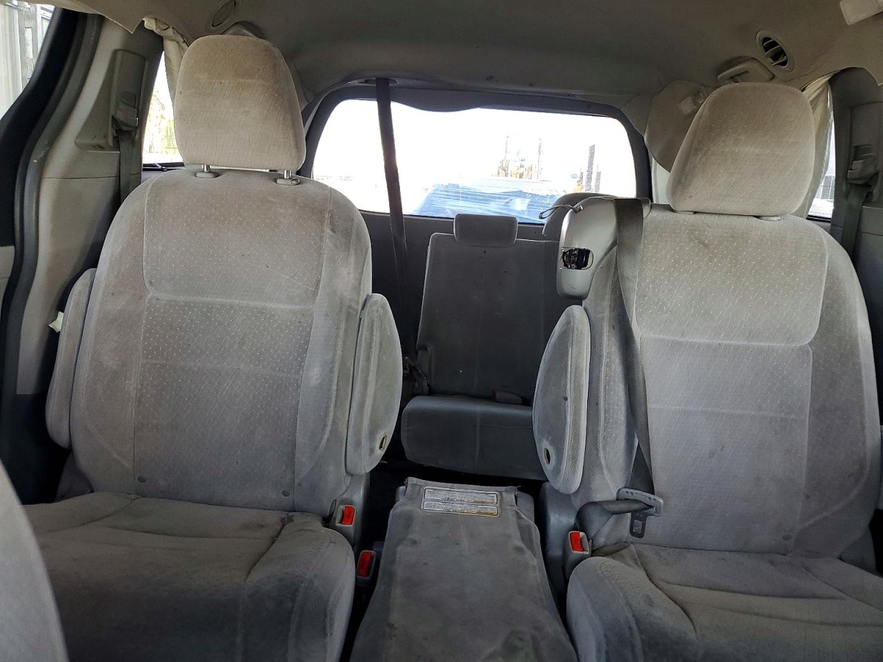 2015 Toyota Sienna Le Silver vin: 5TDKK3DC5FS559851