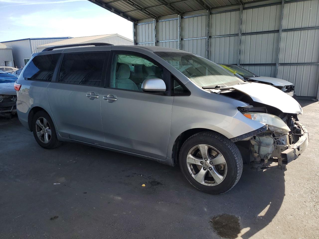2015 Toyota Sienna Le Silver vin: 5TDKK3DC5FS559851