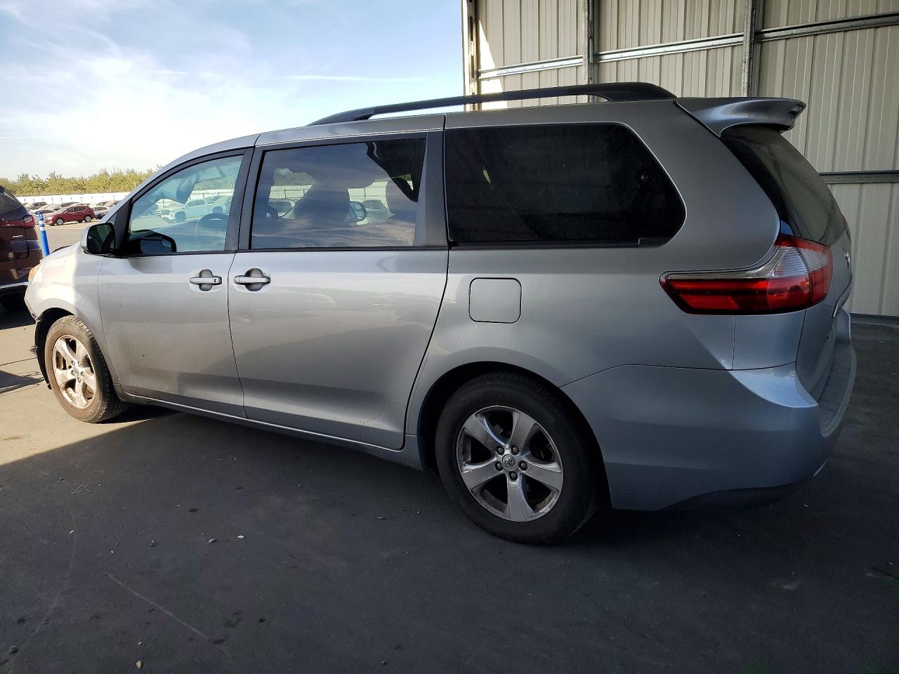2015 Toyota Sienna Le Silver vin: 5TDKK3DC5FS559851
