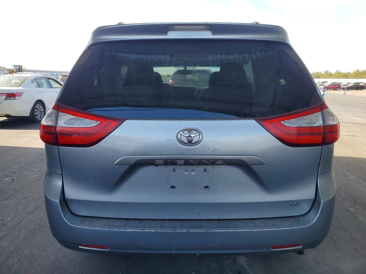 2015 Toyota Sienna Le Silver vin: 5TDKK3DC5FS559851
