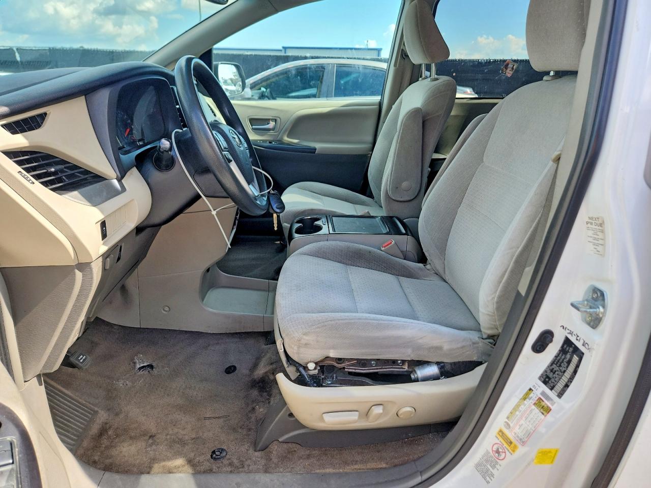 2015 Toyota Sienna Le White vin: 5TDKK3DC5FS561535