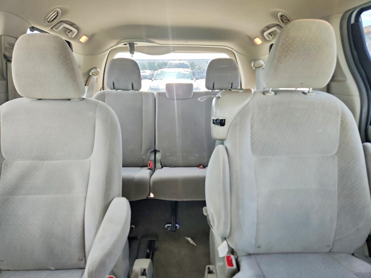 2015 Toyota Sienna Le White vin: 5TDKK3DC5FS561535