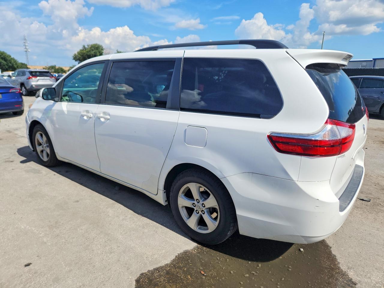 2015 Toyota Sienna Le White vin: 5TDKK3DC5FS561535
