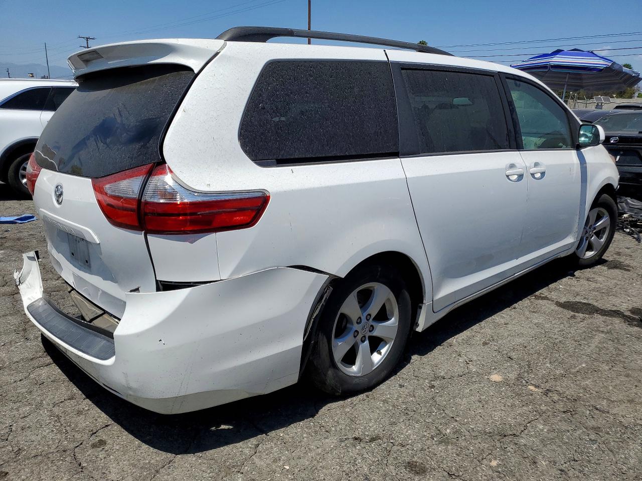 2015 Toyota Sienna Le White vin: 5TDKK3DC5FS567500