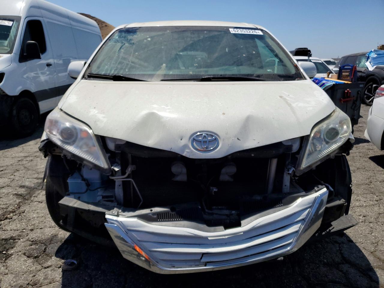 2015 Toyota Sienna Le White vin: 5TDKK3DC5FS567500
