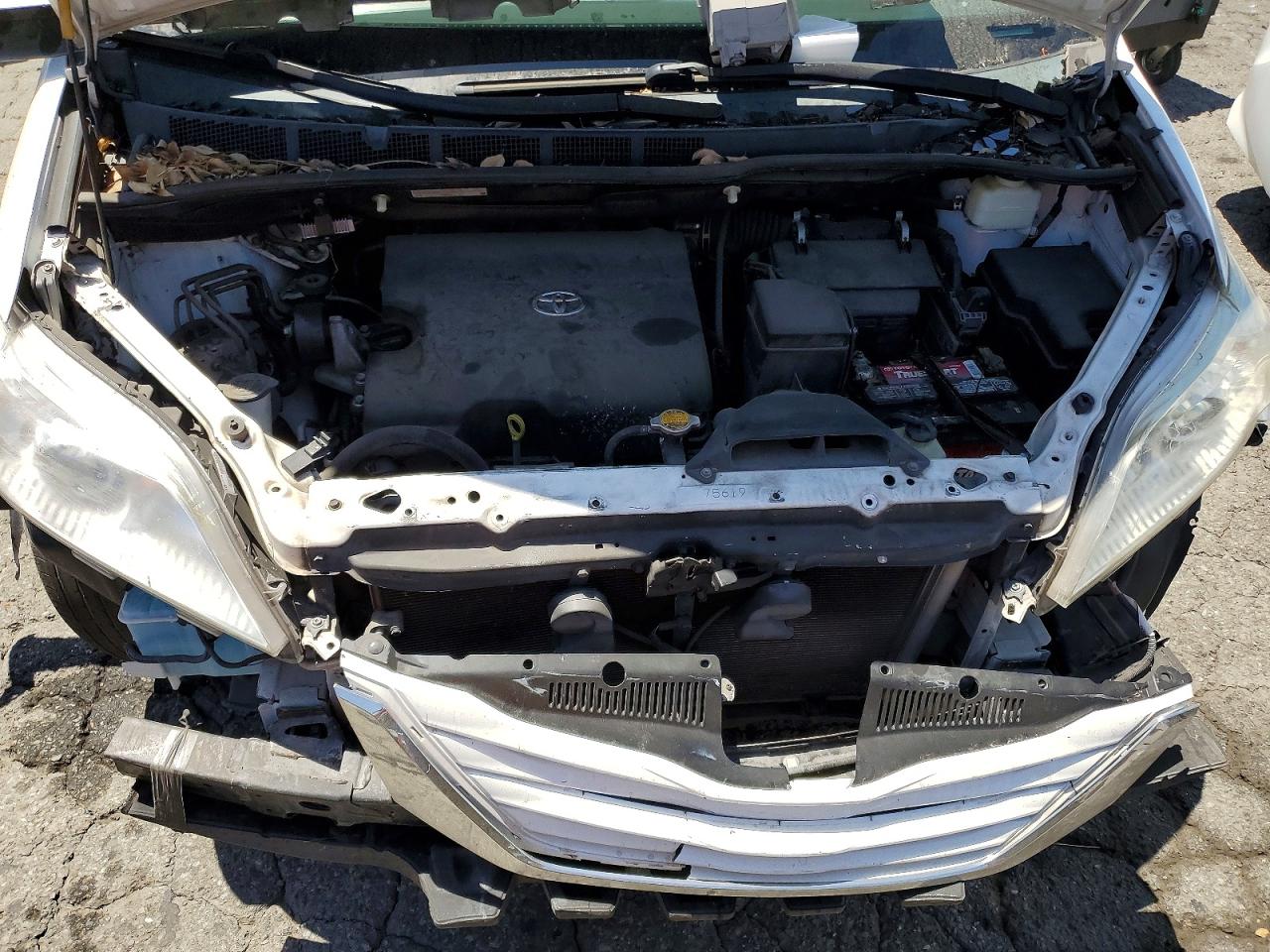 2015 Toyota Sienna Le White vin: 5TDKK3DC5FS567500