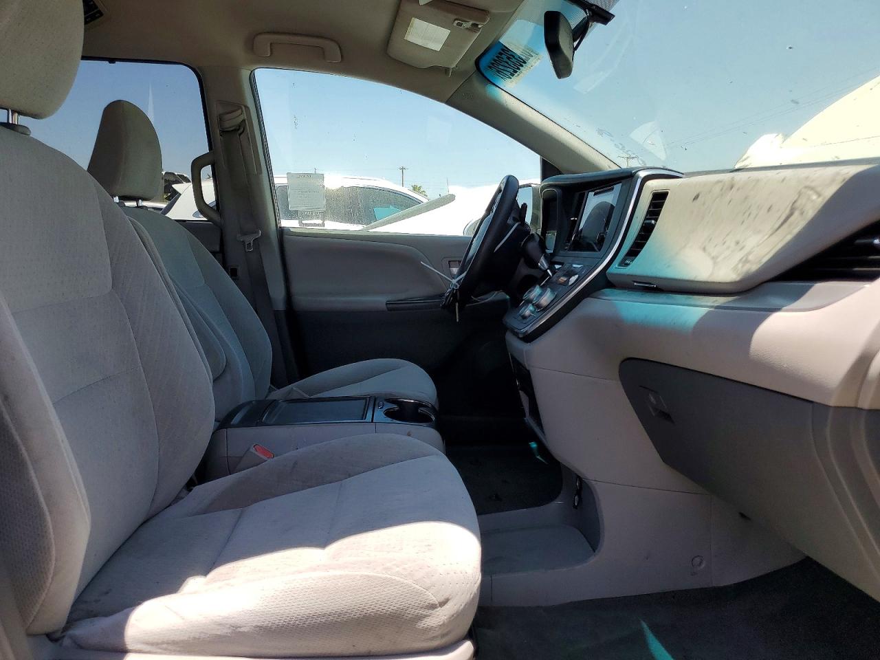 2015 Toyota Sienna Le White vin: 5TDKK3DC5FS567500