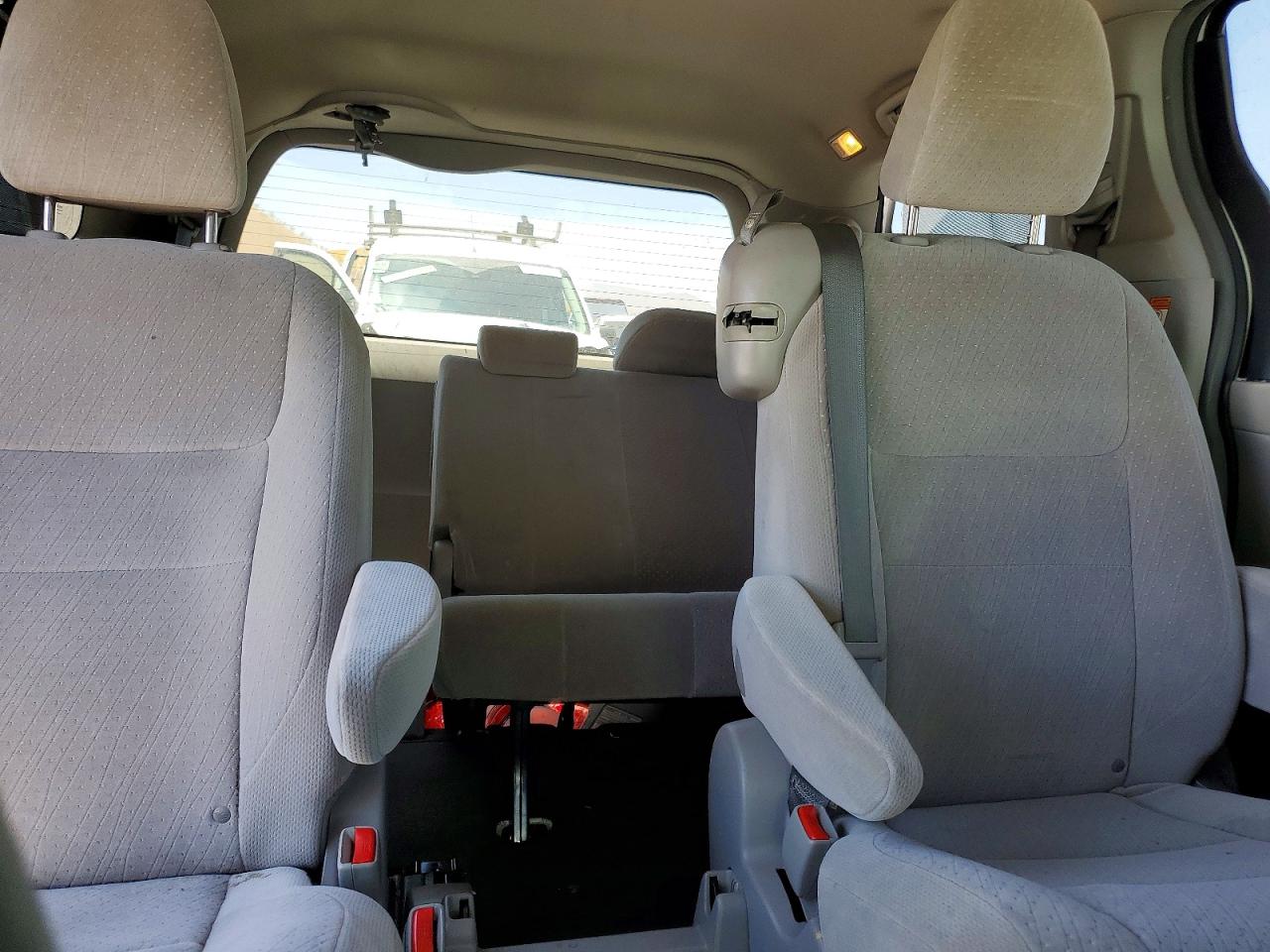 2015 Toyota Sienna Le White vin: 5TDKK3DC5FS567500