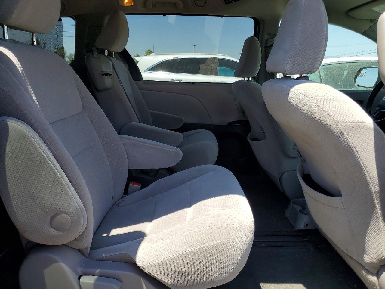 2015 Toyota Sienna Le White vin: 5TDKK3DC5FS567500