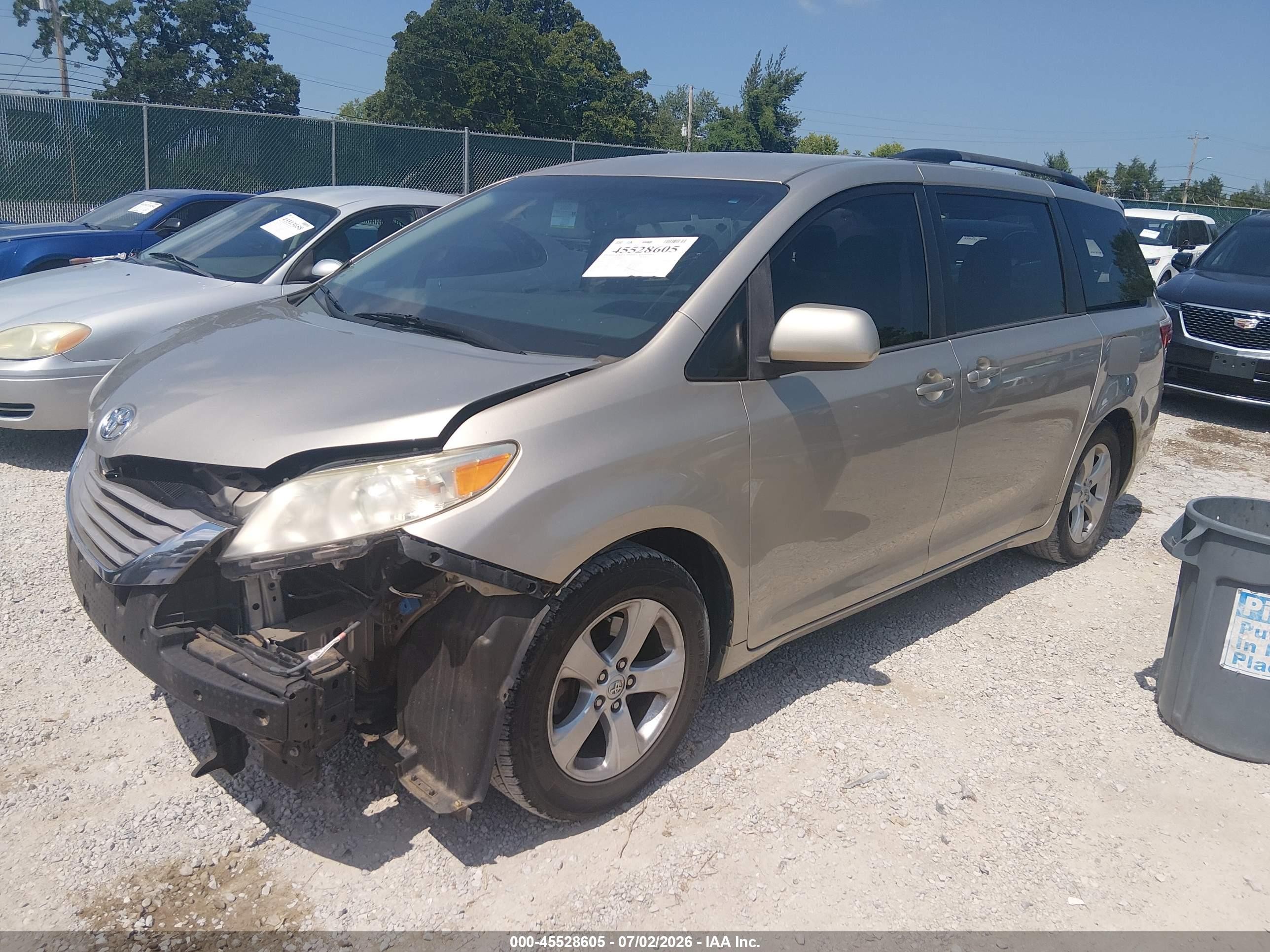 2015 Toyota Sienna Le 8 Passenger Beige vin: 5TDKK3DC5FS600561