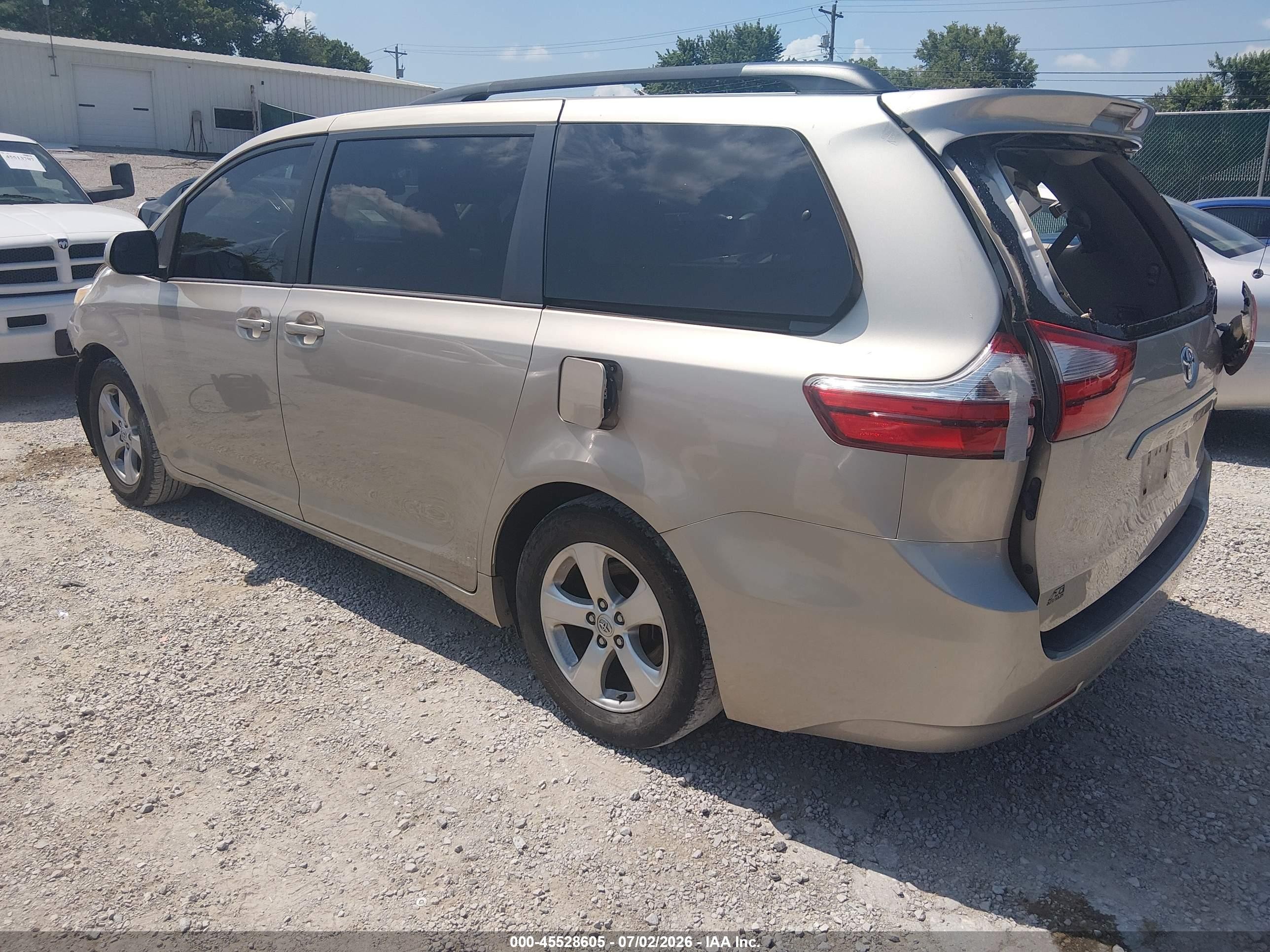 2015 Toyota Sienna Le 8 Passenger Beige vin: 5TDKK3DC5FS600561