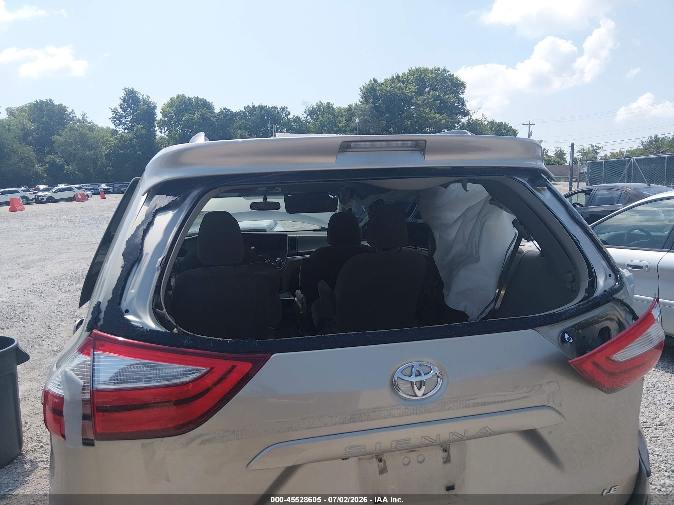 2015 Toyota Sienna Le 8 Passenger Beige vin: 5TDKK3DC5FS600561
