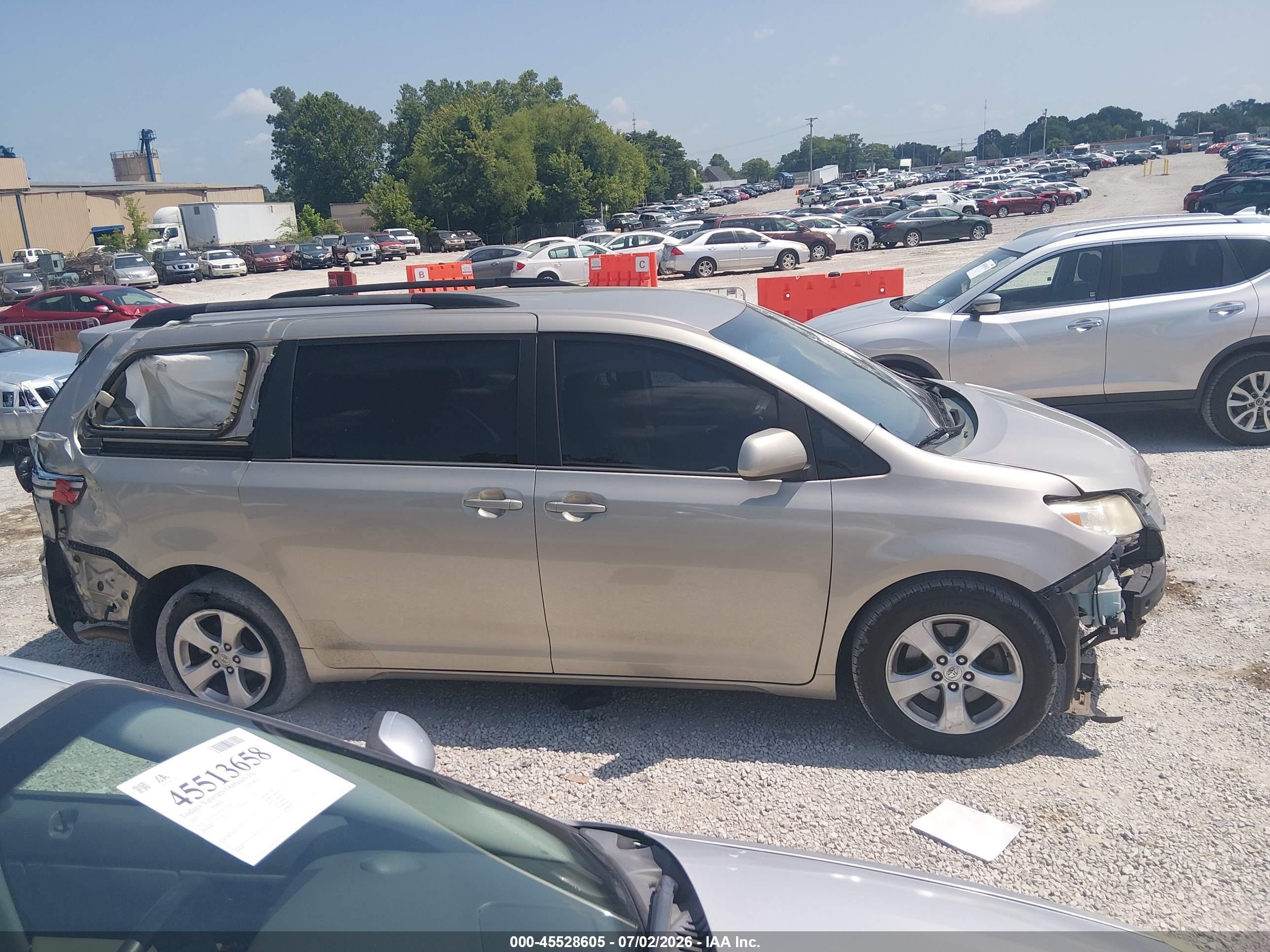 2015 Toyota Sienna Le 8 Passenger Beige vin: 5TDKK3DC5FS600561