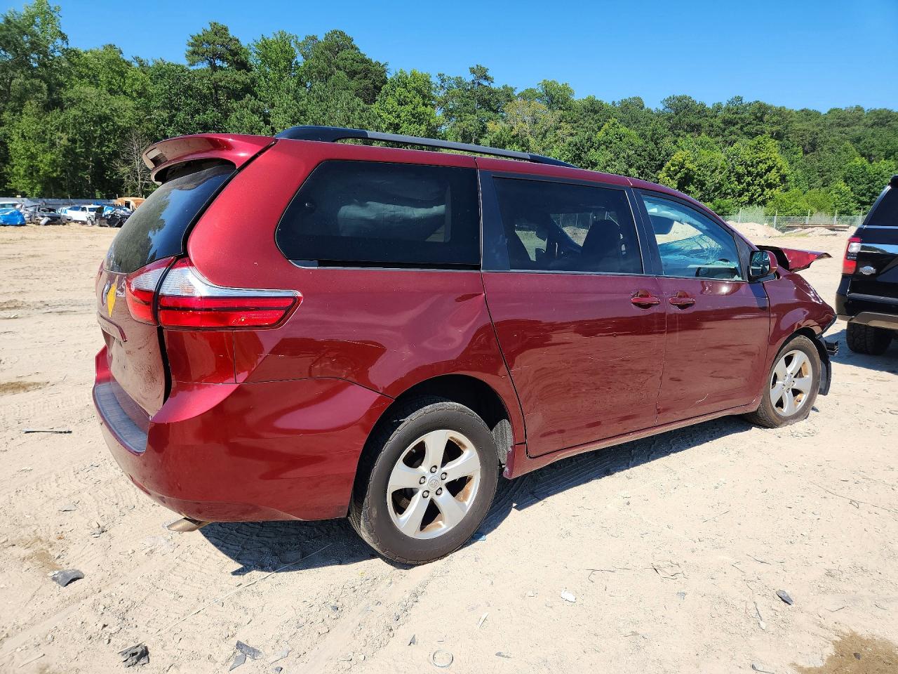 2015 Toyota Sienna Le Красный vin: 5TDKK3DC5FS618560