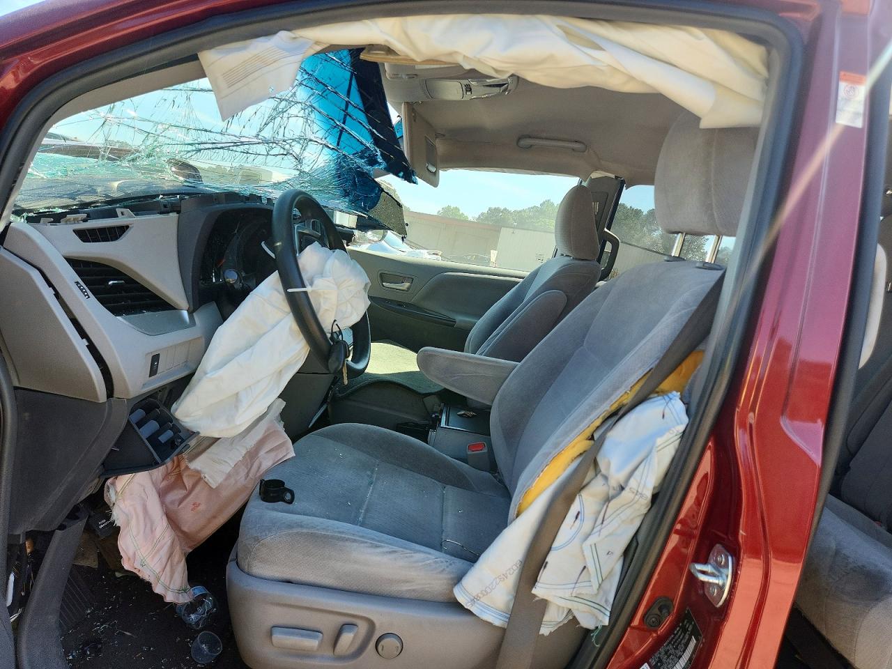 2015 Toyota Sienna Le Красный vin: 5TDKK3DC5FS618560
