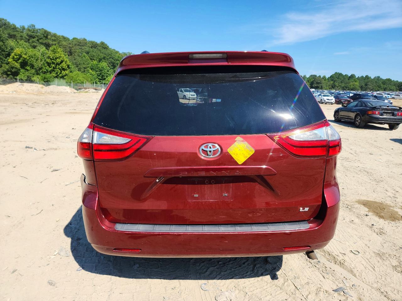 2015 Toyota Sienna Le Красный vin: 5TDKK3DC5FS618560