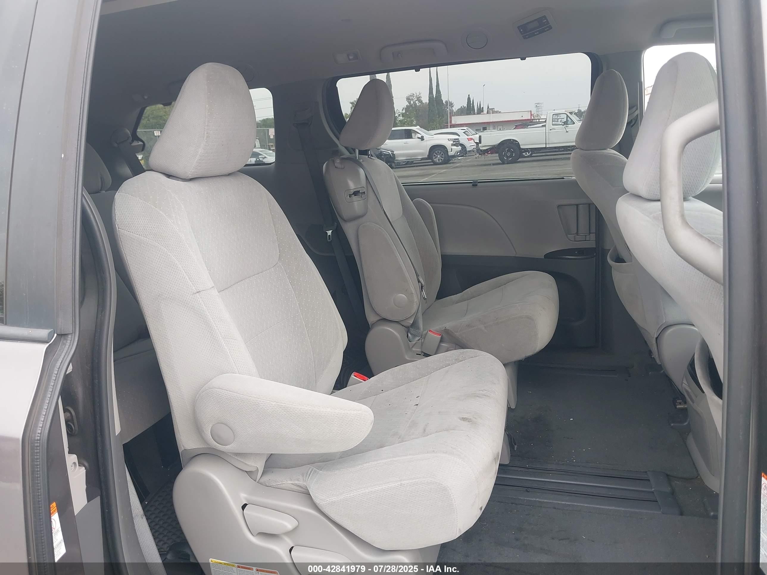 2015 Toyota Sienna Le 8 Passenger Gray vin: 5TDKK3DC5FS631759