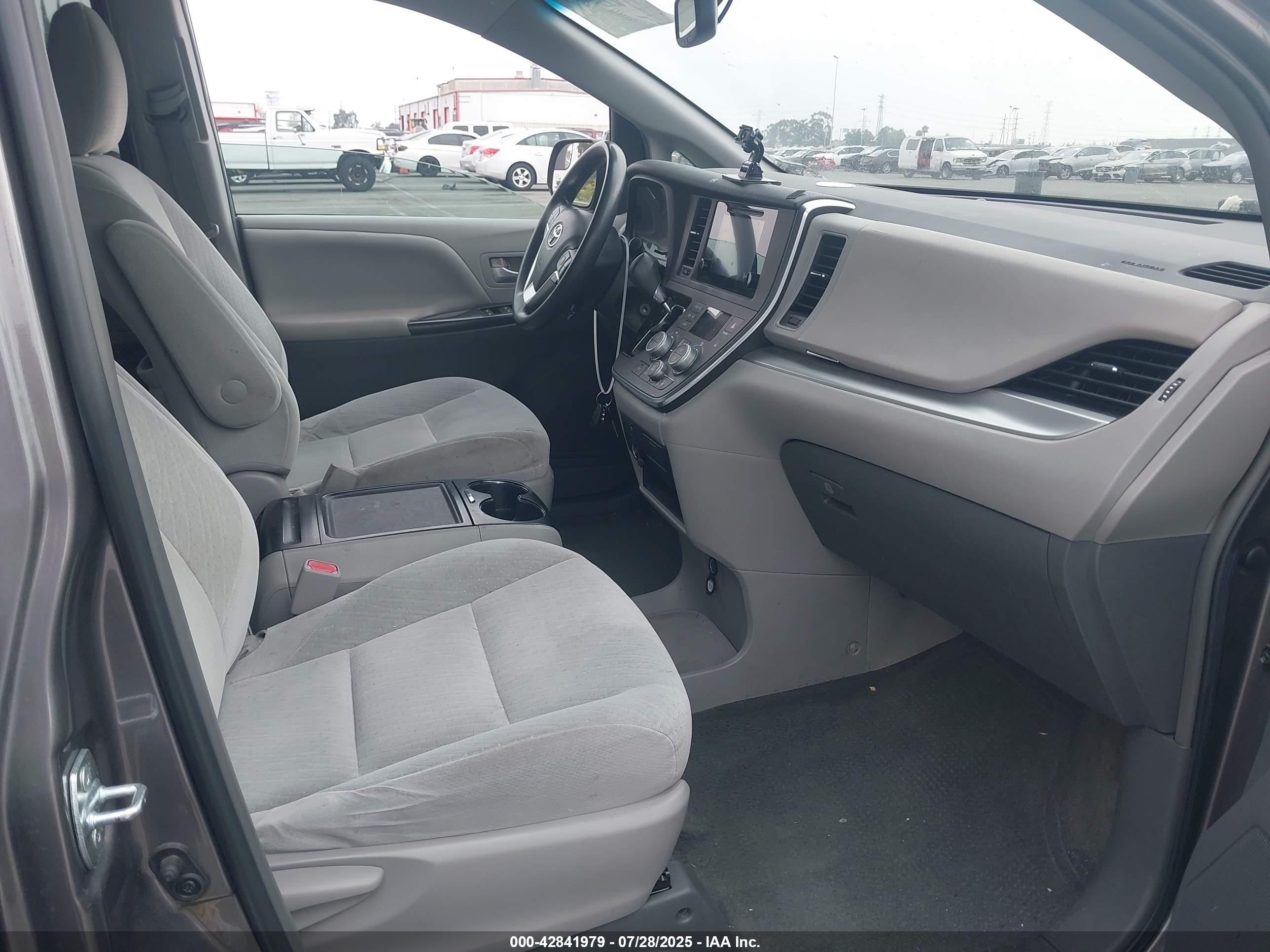 2015 Toyota Sienna Le 8 Passenger Gray vin: 5TDKK3DC5FS631759