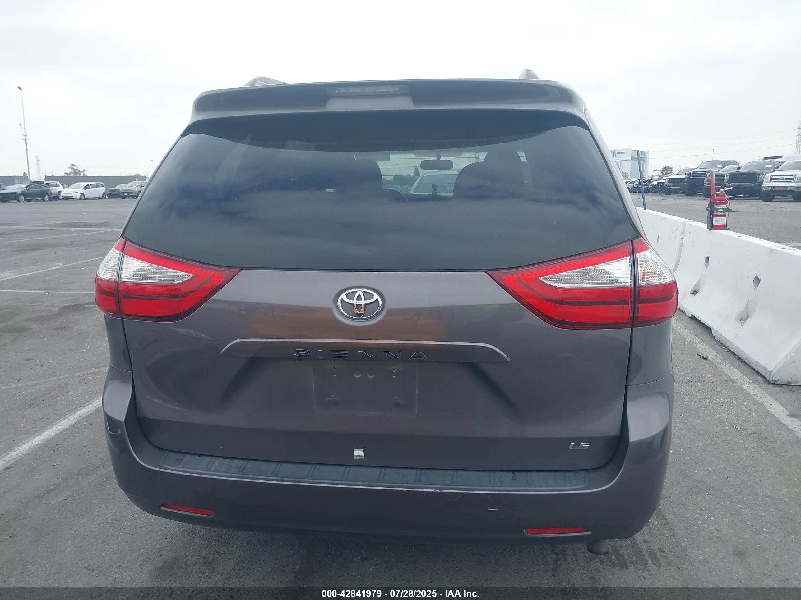 2015 Toyota Sienna Le 8 Passenger Gray vin: 5TDKK3DC5FS631759