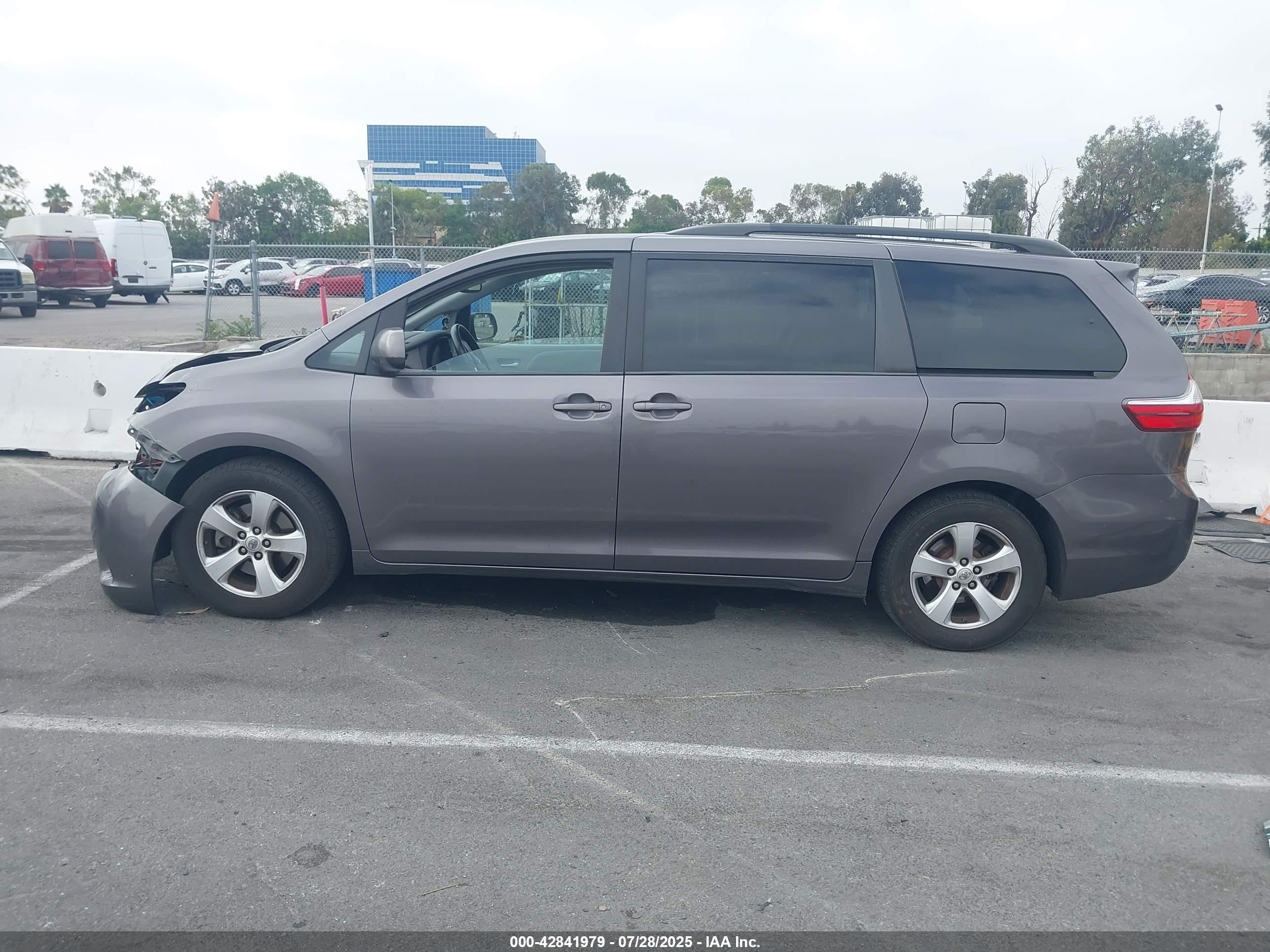 2015 Toyota Sienna Le 8 Passenger Gray vin: 5TDKK3DC5FS631759