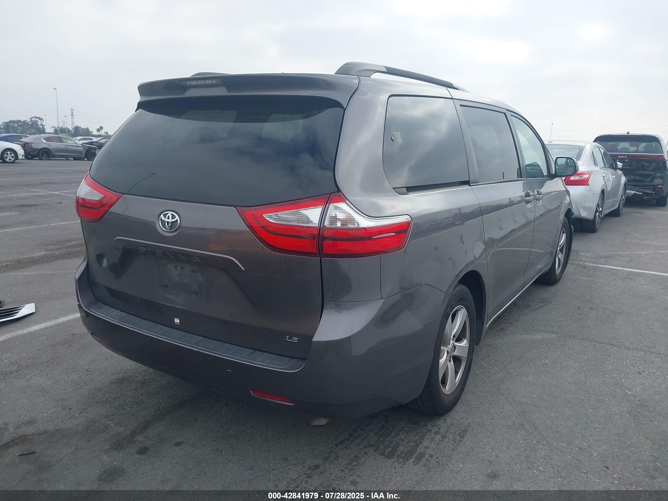 2015 Toyota Sienna Le 8 Passenger Gray vin: 5TDKK3DC5FS631759