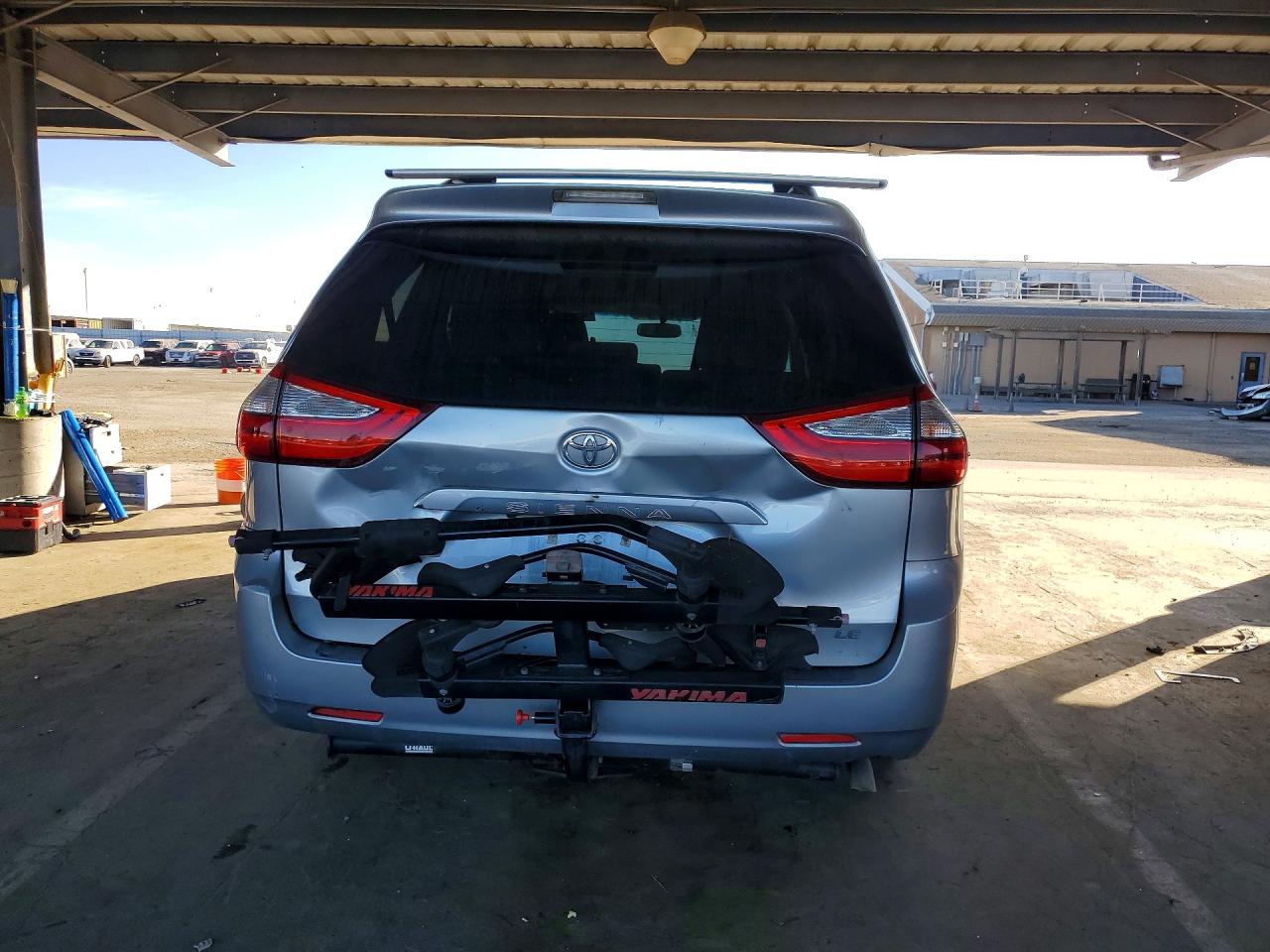 2015 Toyota Sienna Le 8-passenger Gray vin: 5TDKK3DC5FS640381