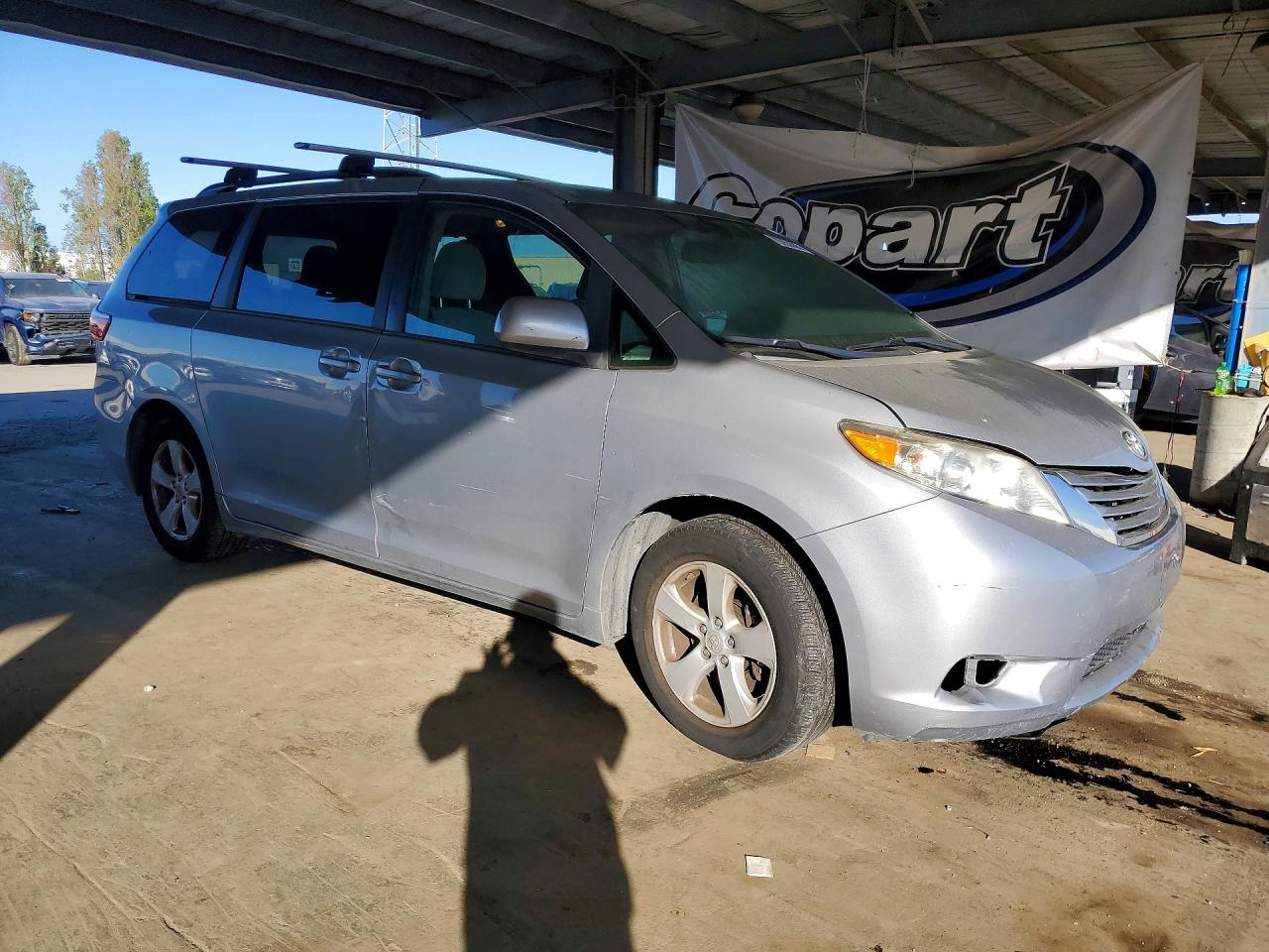 2015 Toyota Sienna Le 8-passenger Gray vin: 5TDKK3DC5FS640381