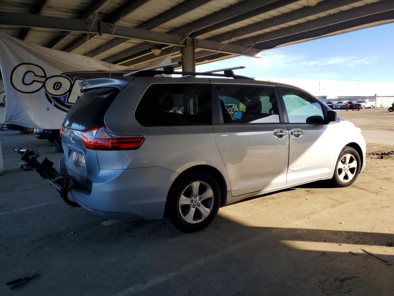 2015 Toyota Sienna Le 8-passenger Gray vin: 5TDKK3DC5FS640381