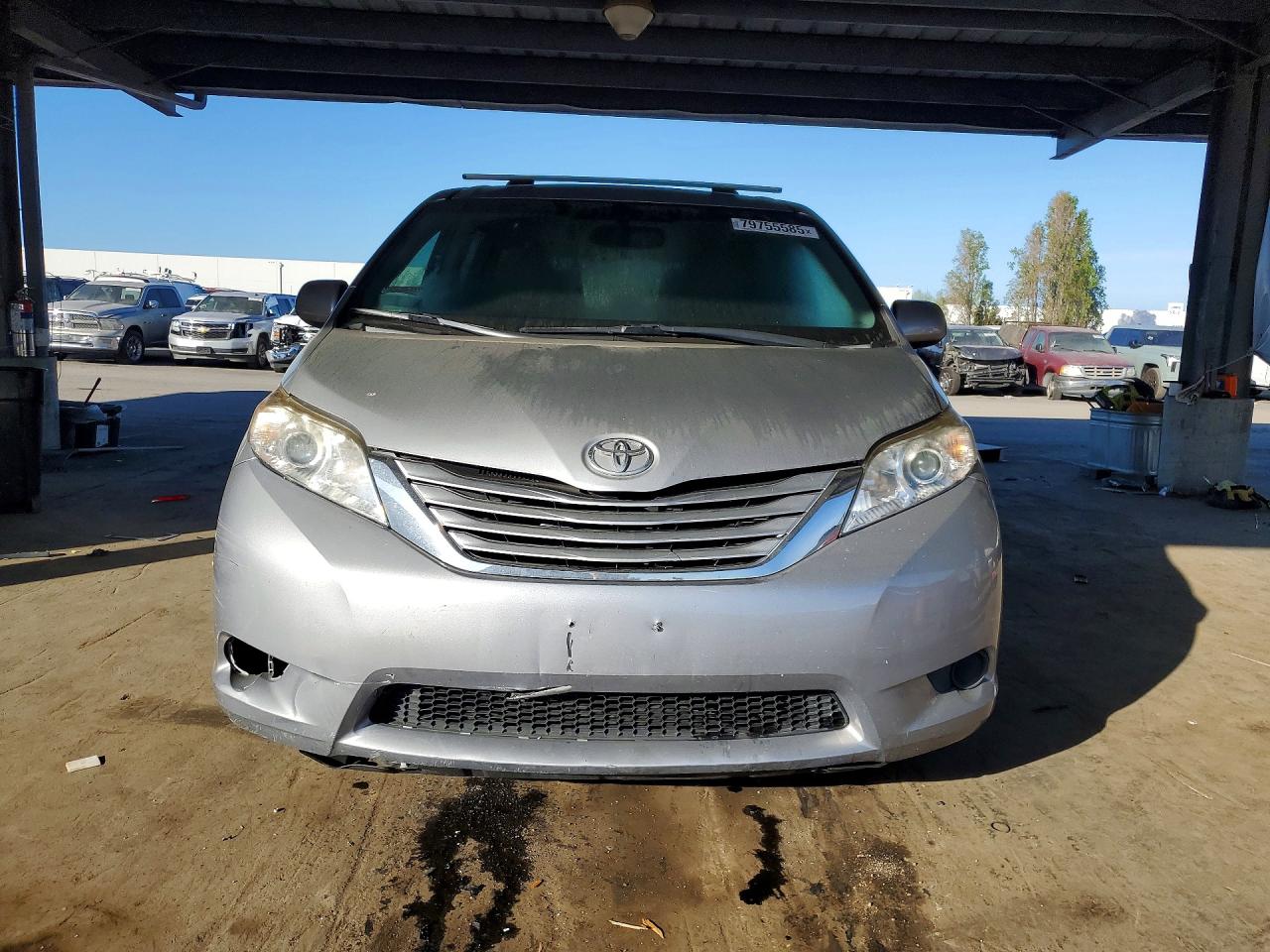 2015 Toyota Sienna Le 8-passenger Gray vin: 5TDKK3DC5FS640381