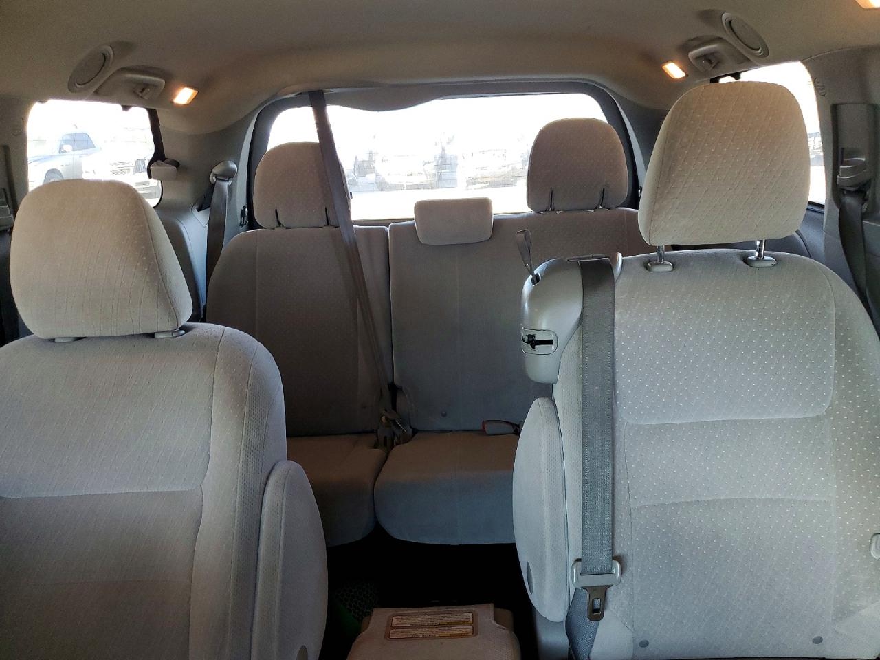 2015 Toyota Sienna Le 8-passenger Gray vin: 5TDKK3DC5FS640381