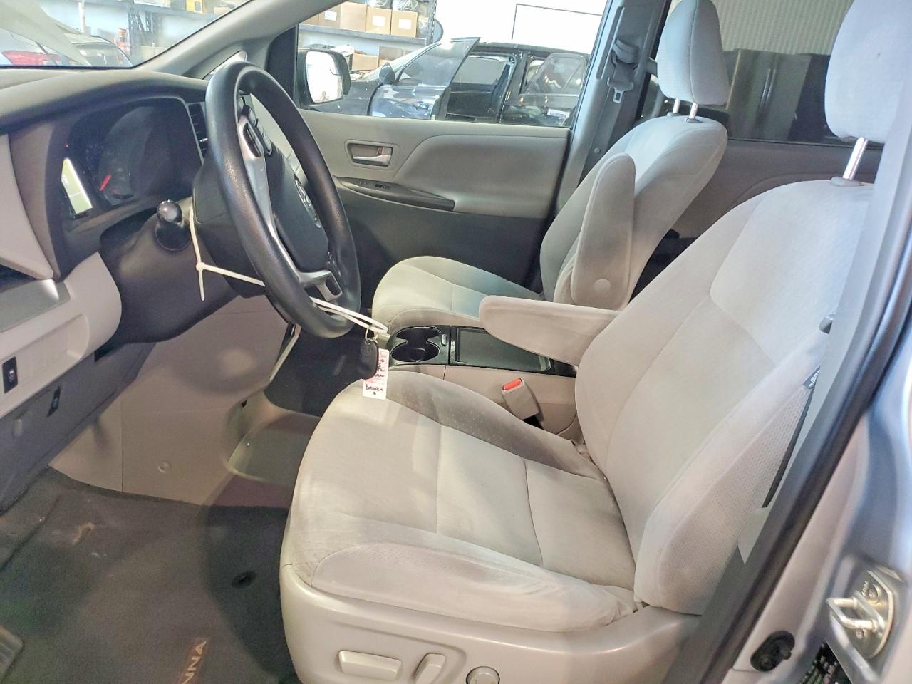 2015 Toyota Sienna Le Silver vin: 5TDKK3DC5FS644110