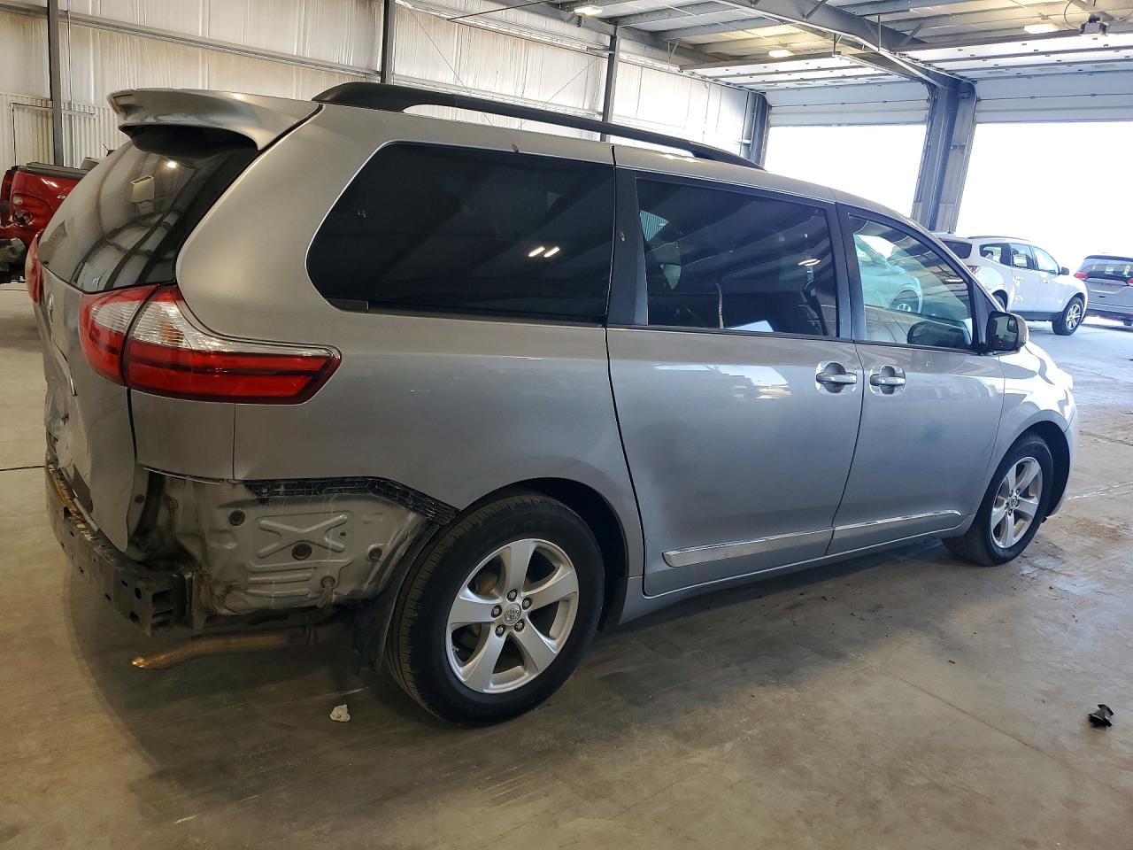 2015 Toyota Sienna Le Silver vin: 5TDKK3DC5FS644110