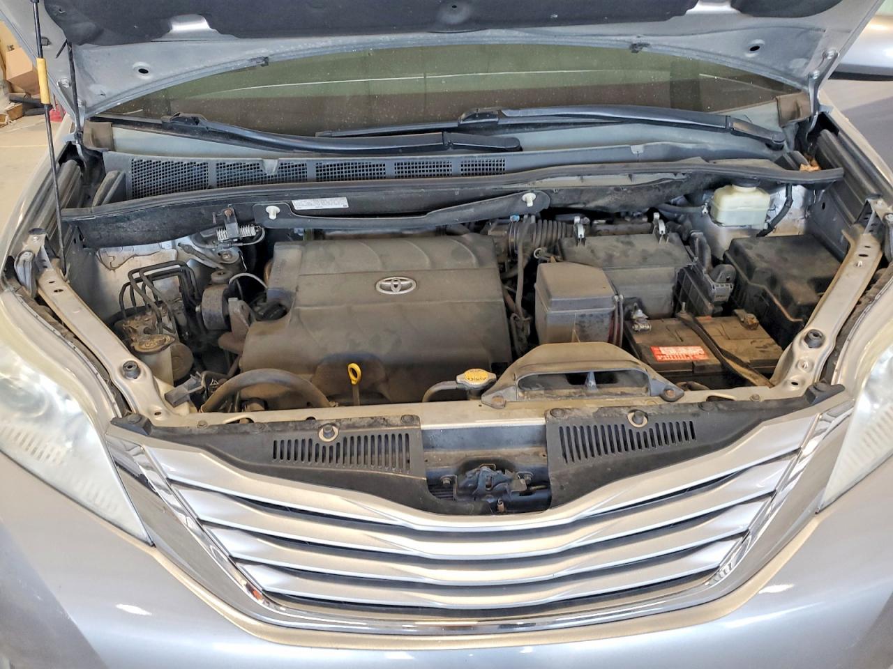 2015 Toyota Sienna Le Silver vin: 5TDKK3DC5FS644110