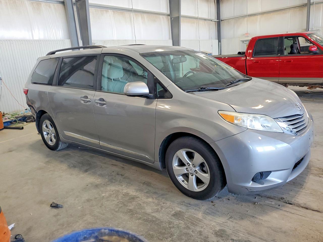 2015 Toyota Sienna Le Silver vin: 5TDKK3DC5FS644110